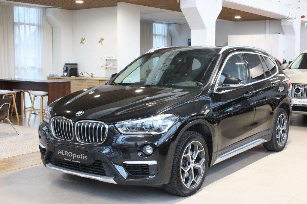 BMW X1.