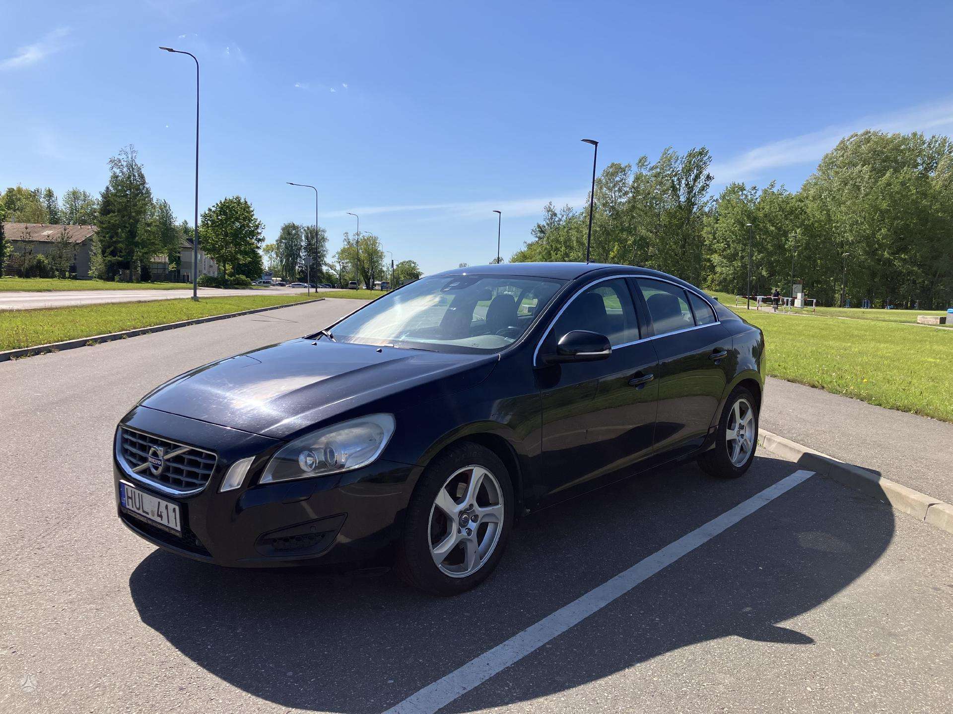 Volvo S60.