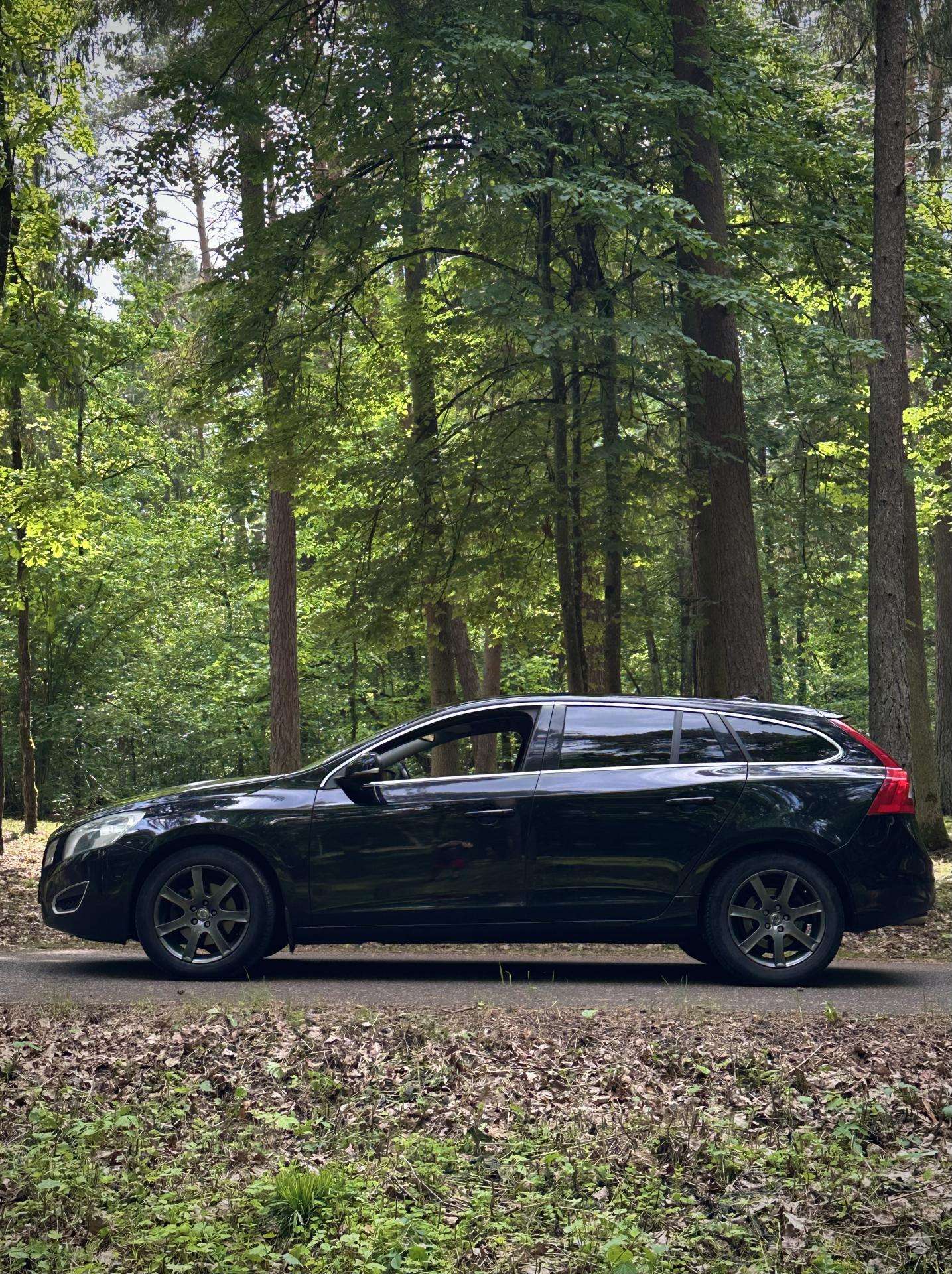 Volvo V60.