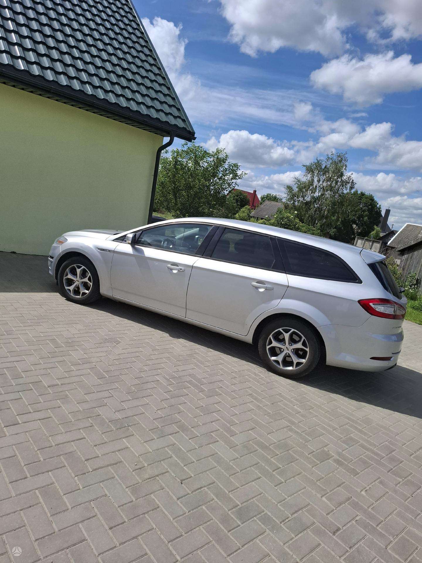 Ford Mondeo.