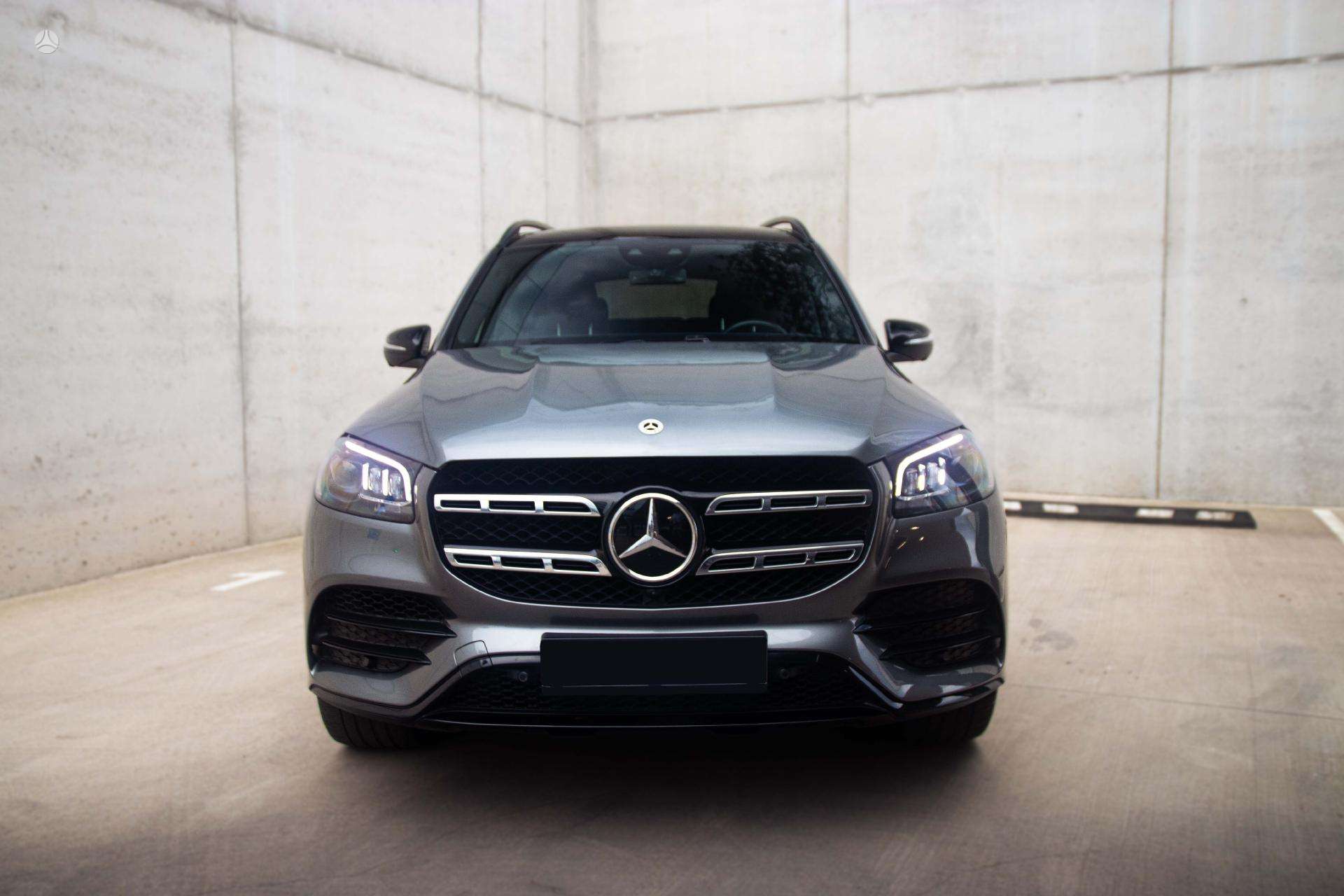 Mercedes-Benz GLS400.