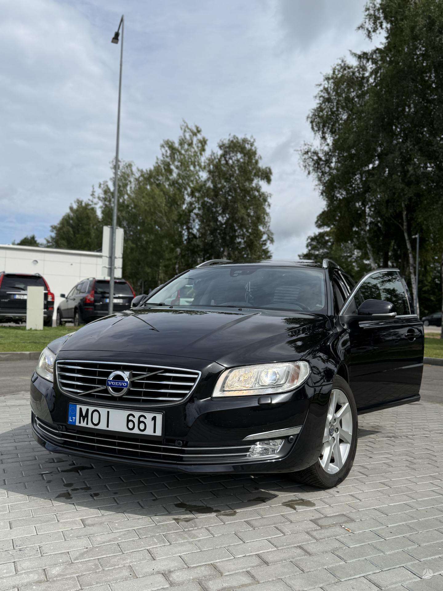 Volvo V70.