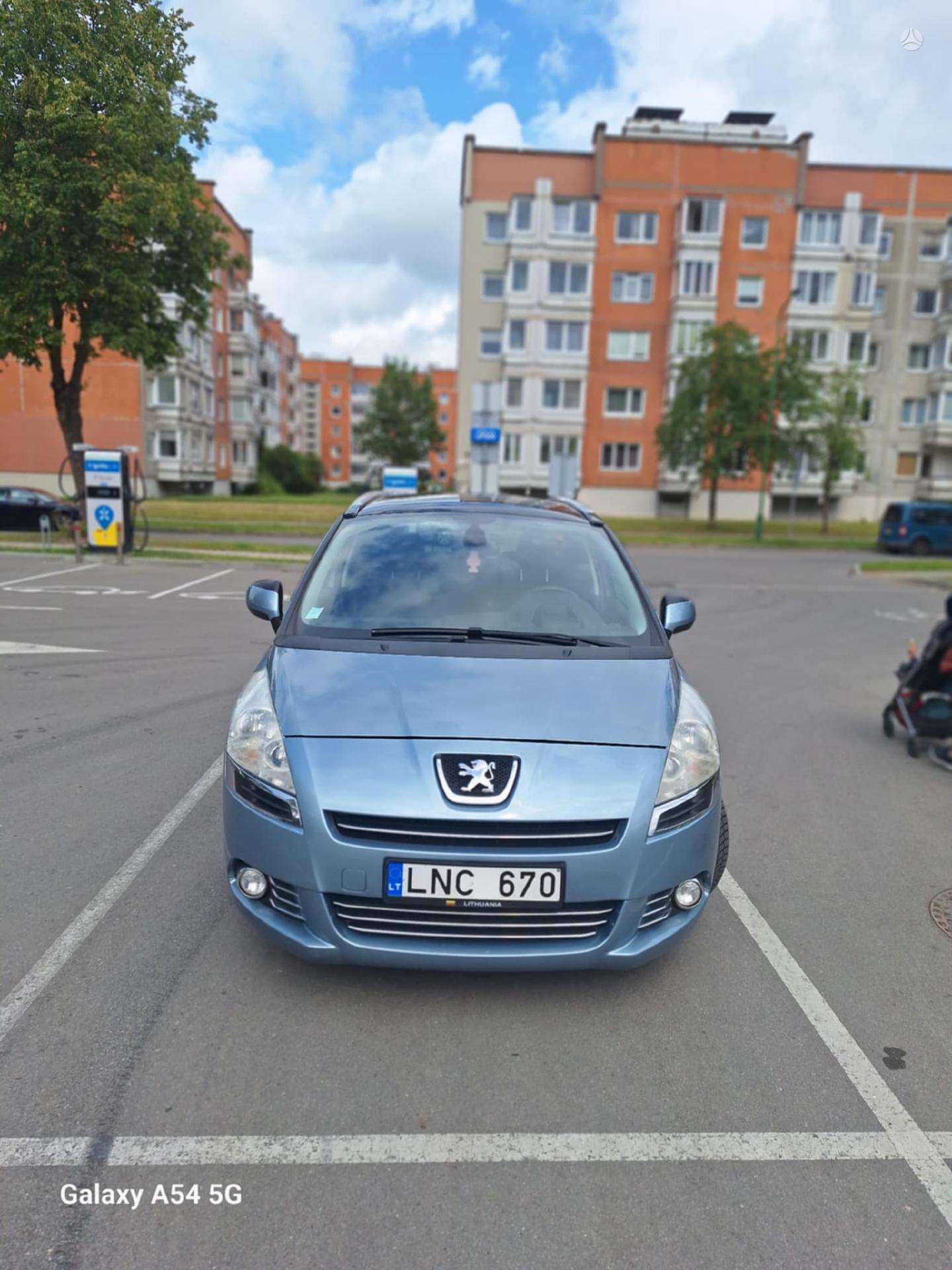 Peugeot 5008.