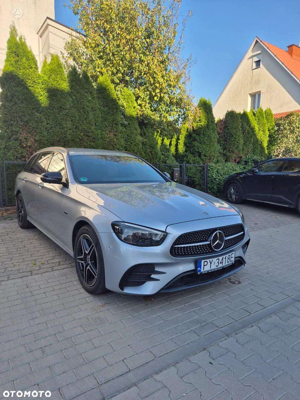 Mercedes-Benz E300.