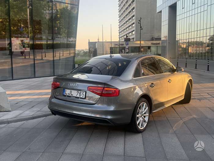 Audi A4.