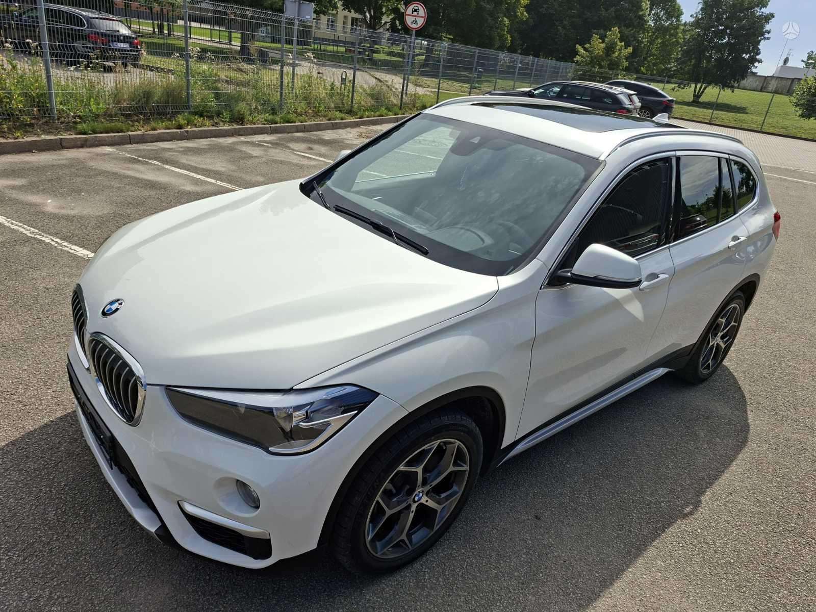 BMW X1.