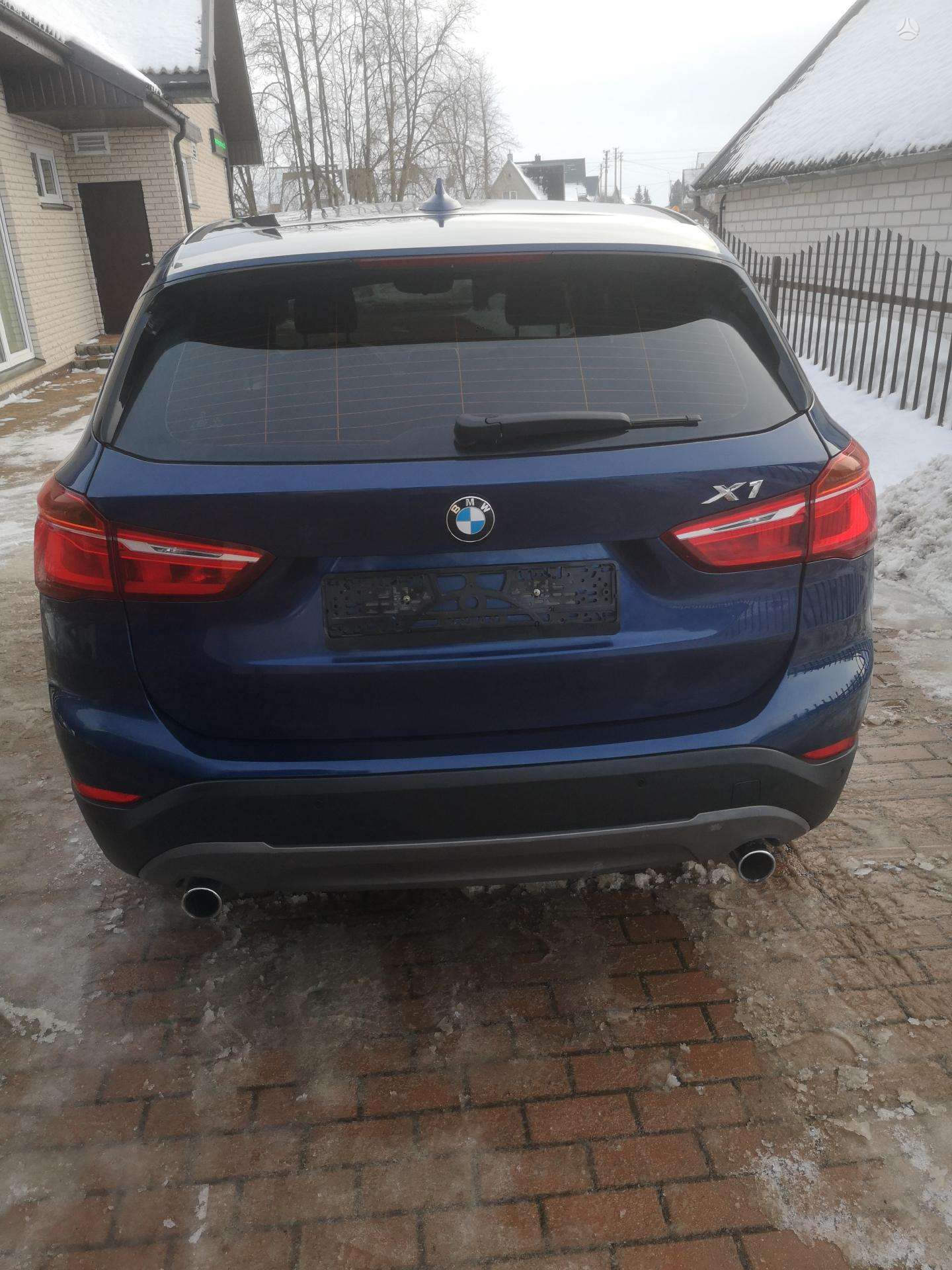 BMW X1.