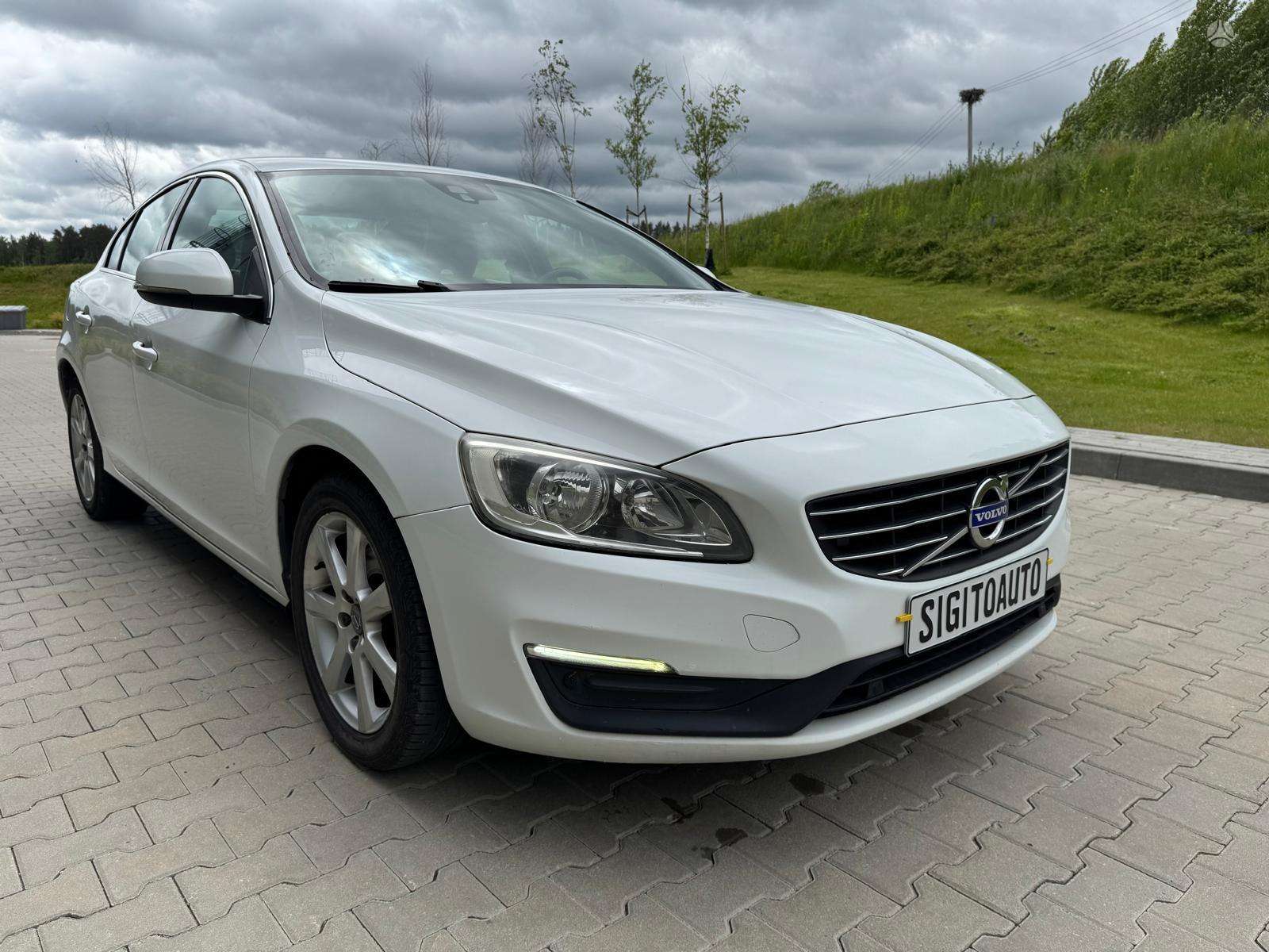 Volvo S60.