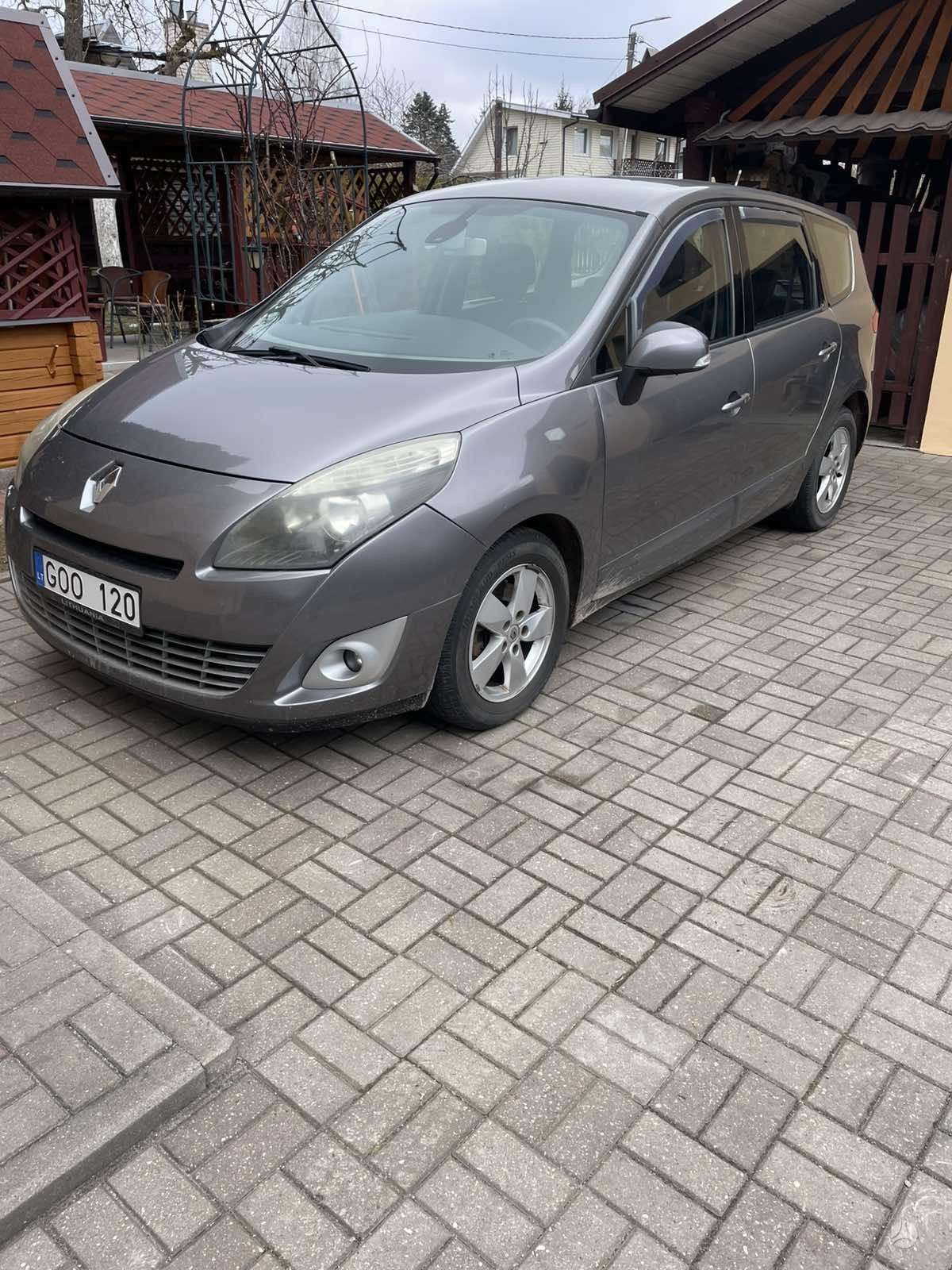 Renault Grand Scenic.