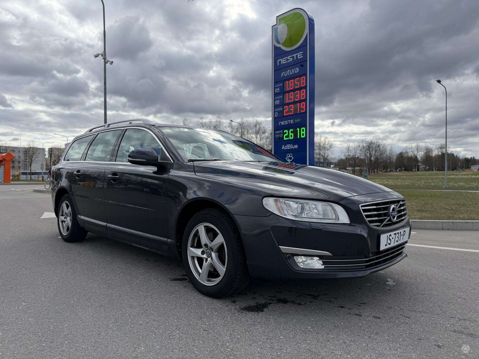 Volvo V70.