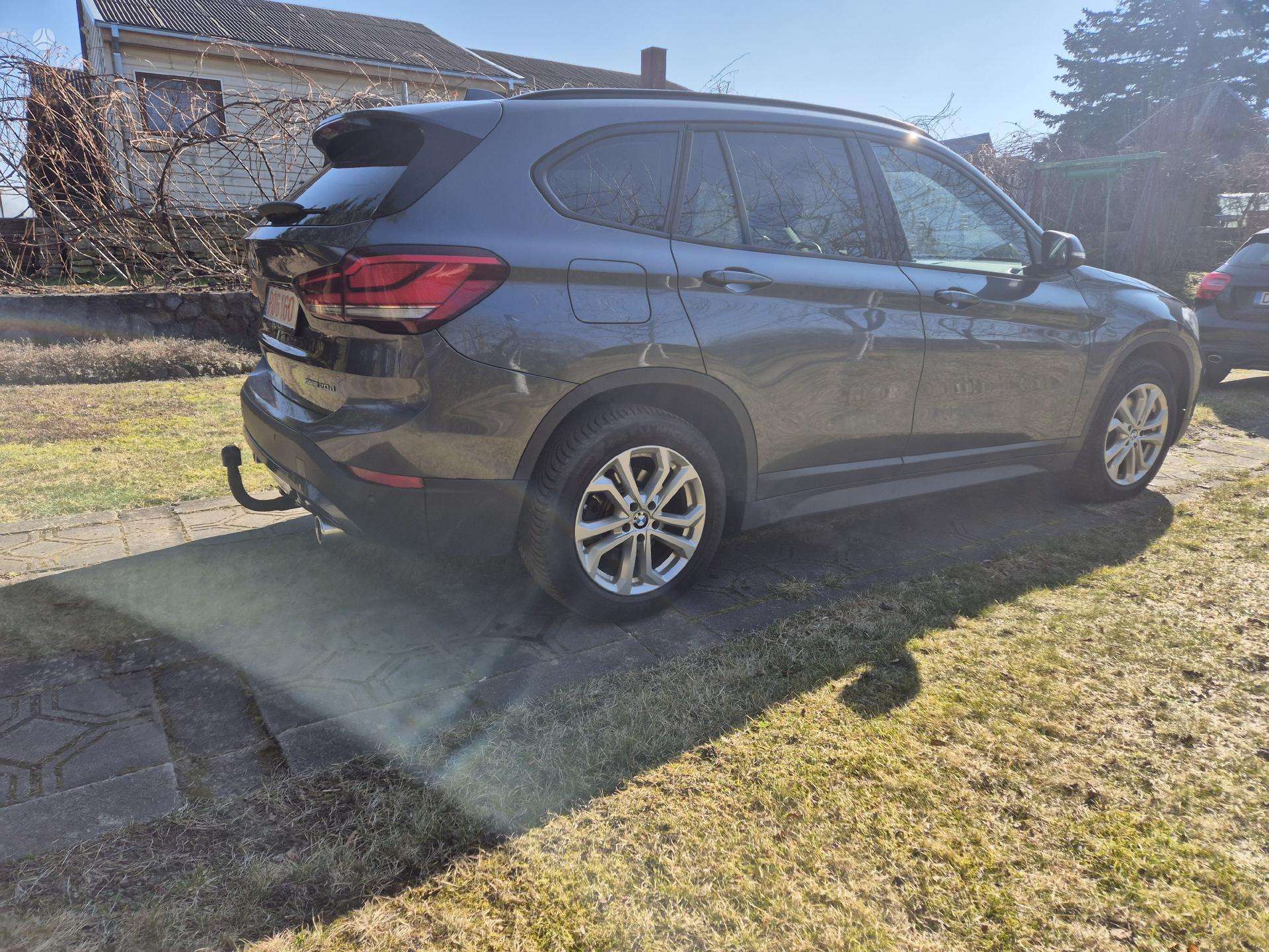 BMW X1.