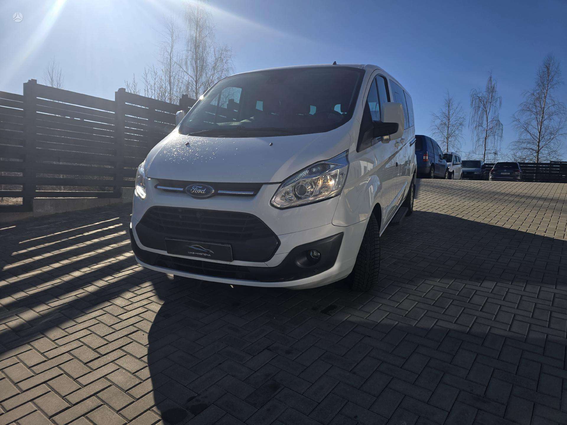 Ford Tourneo Custom.