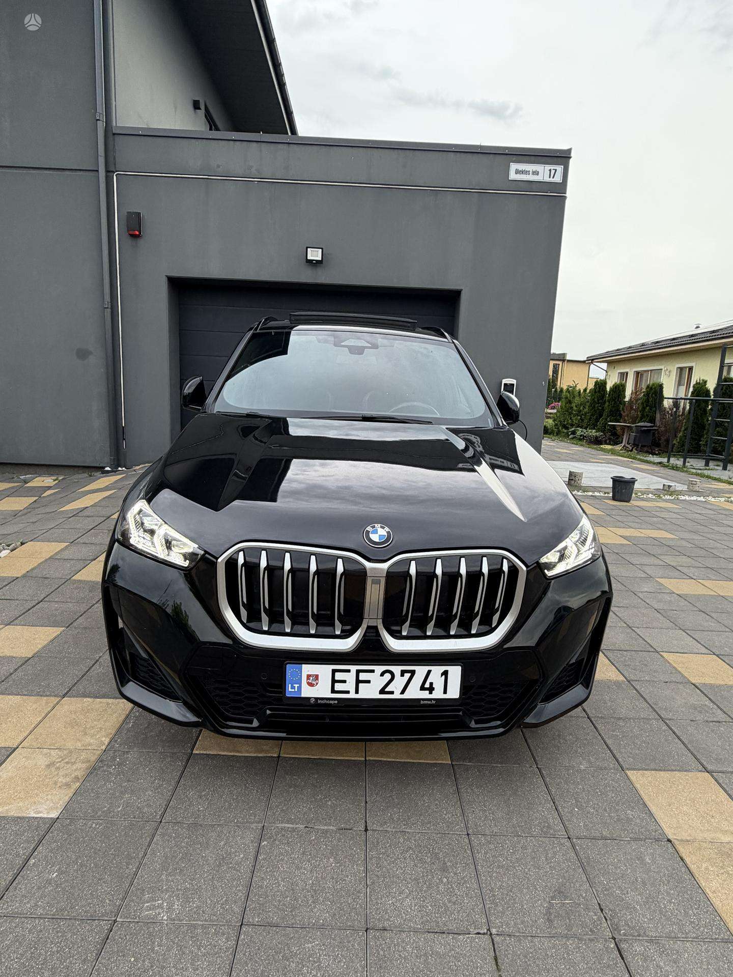 BMW X1.
