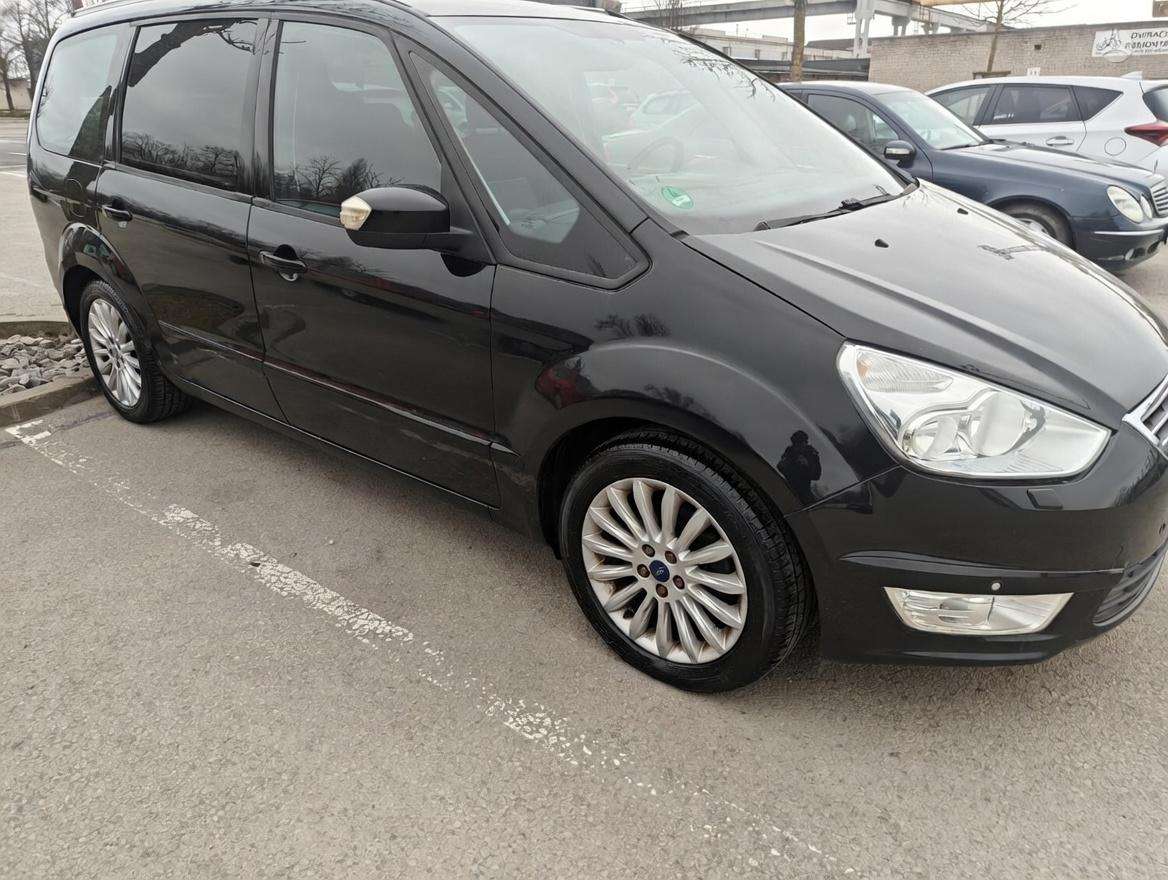 Ford Galaxy.