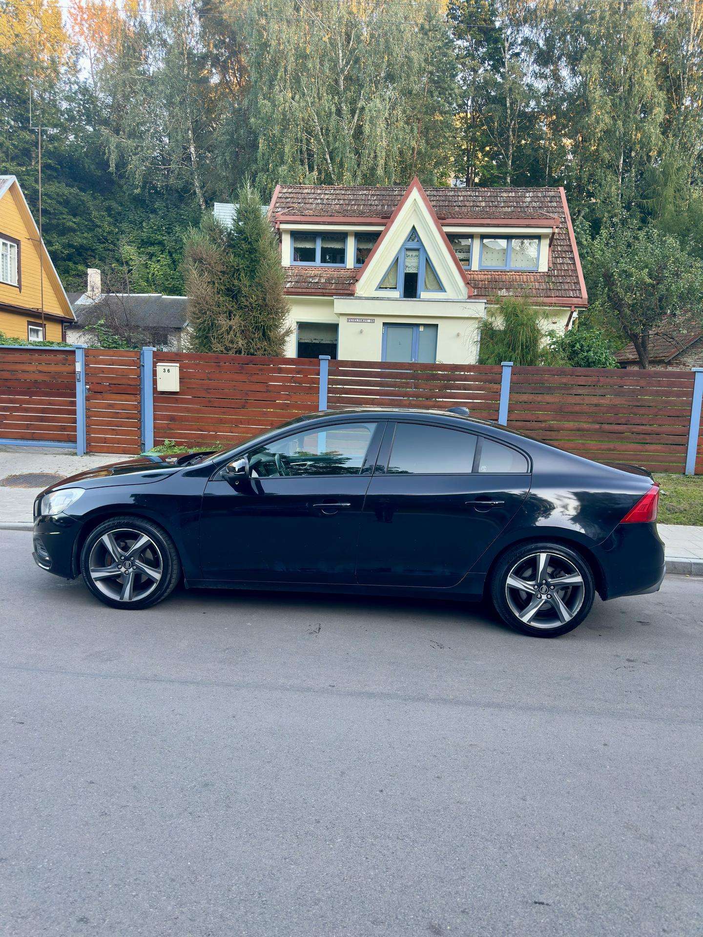 Volvo S60.