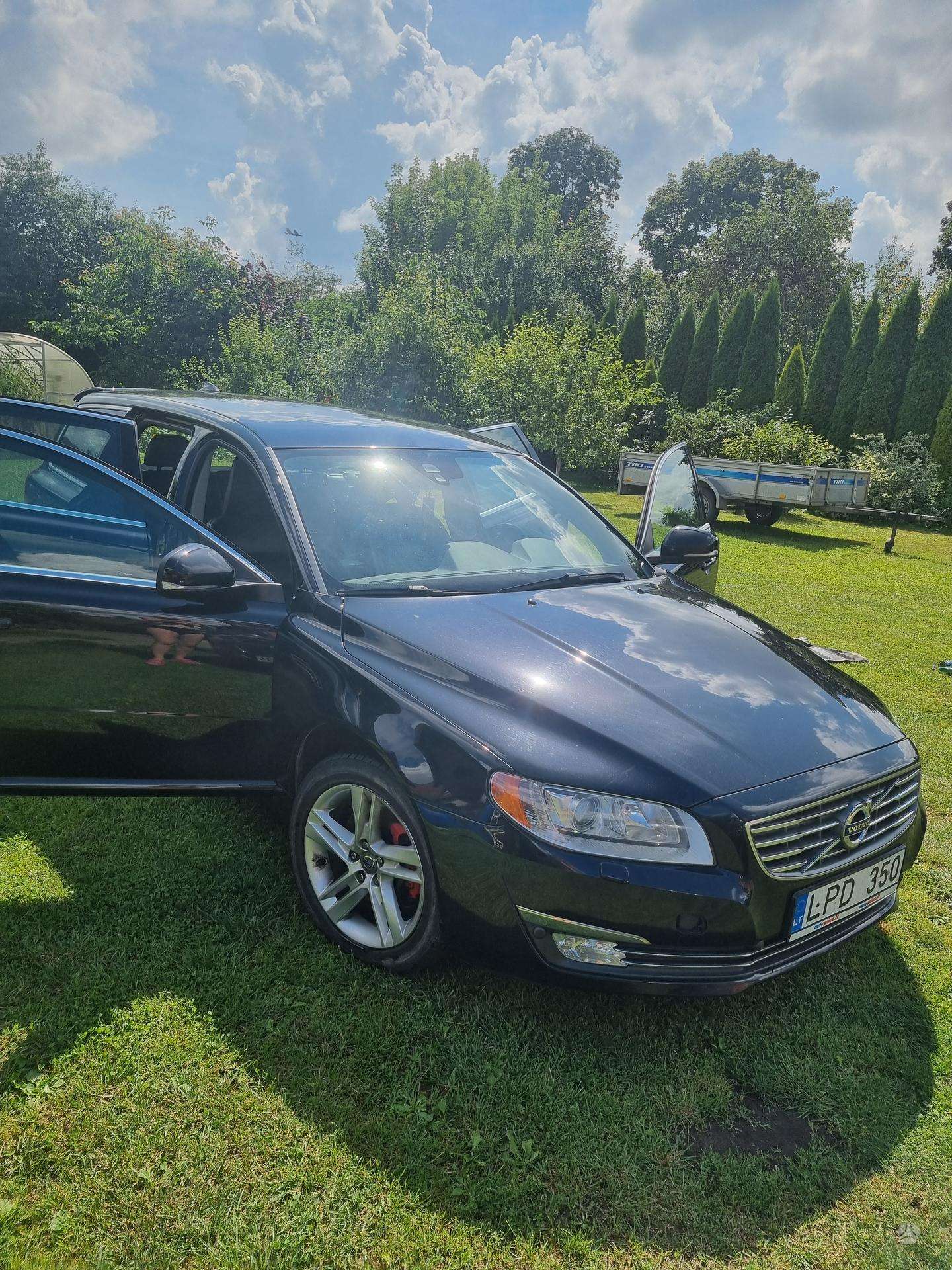 Volvo V70.