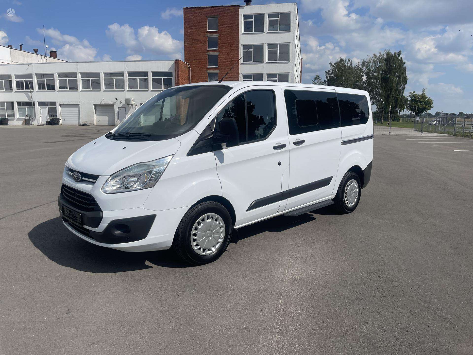 Ford Tourneo Custom.