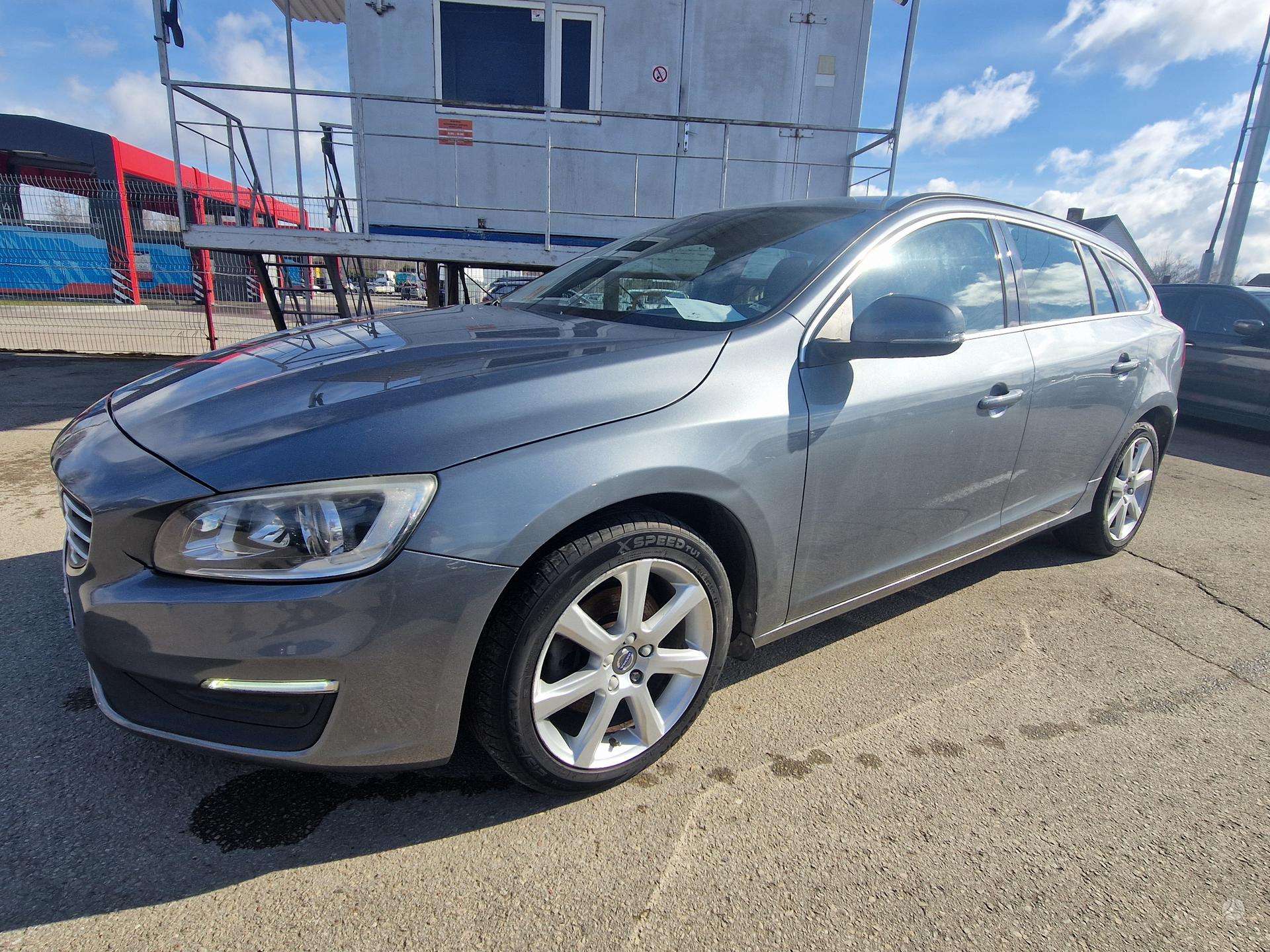 Volvo V60.