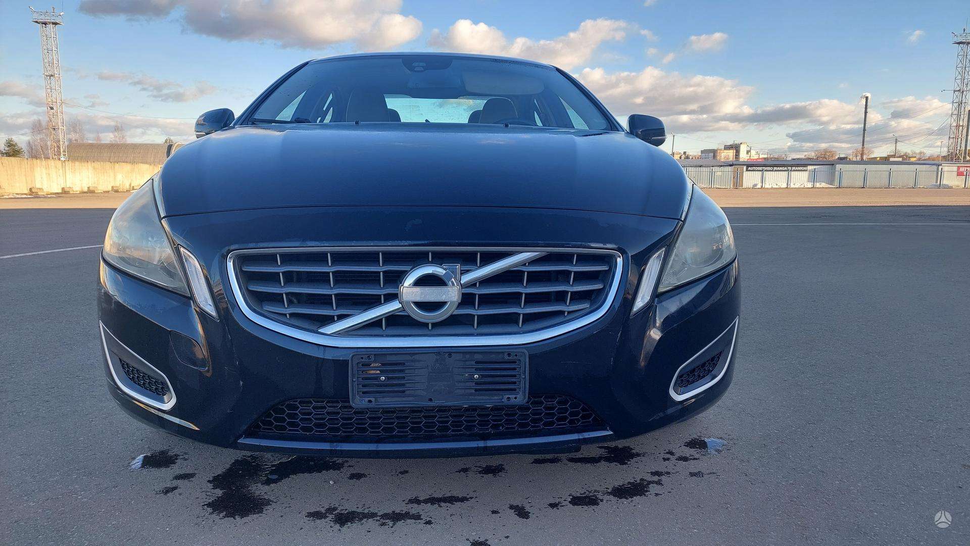 Volvo S60.