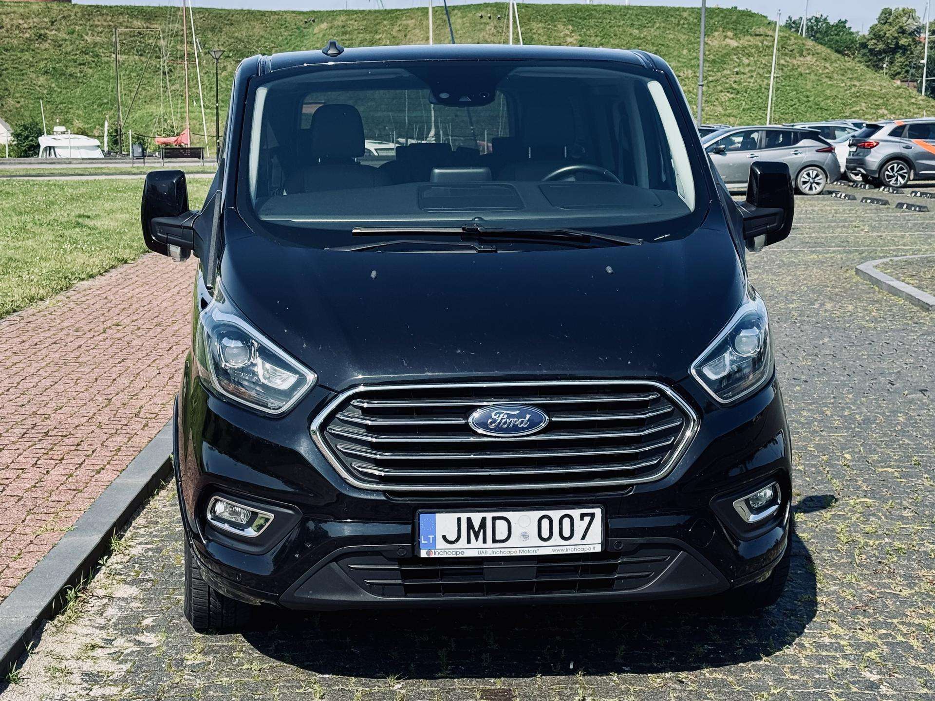Ford Tourneo Custom.