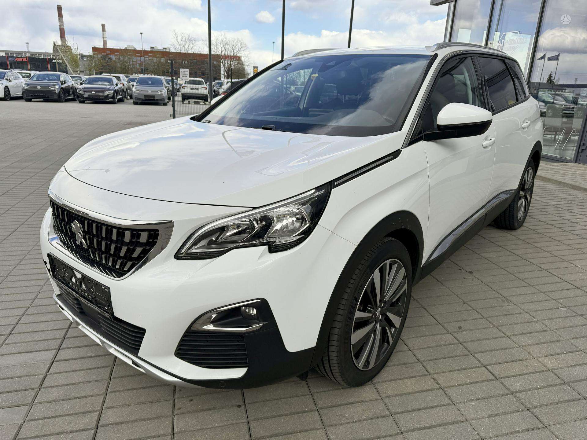 Peugeot 5008.