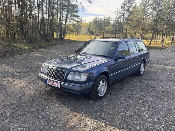 Mercedes-Benz E250.