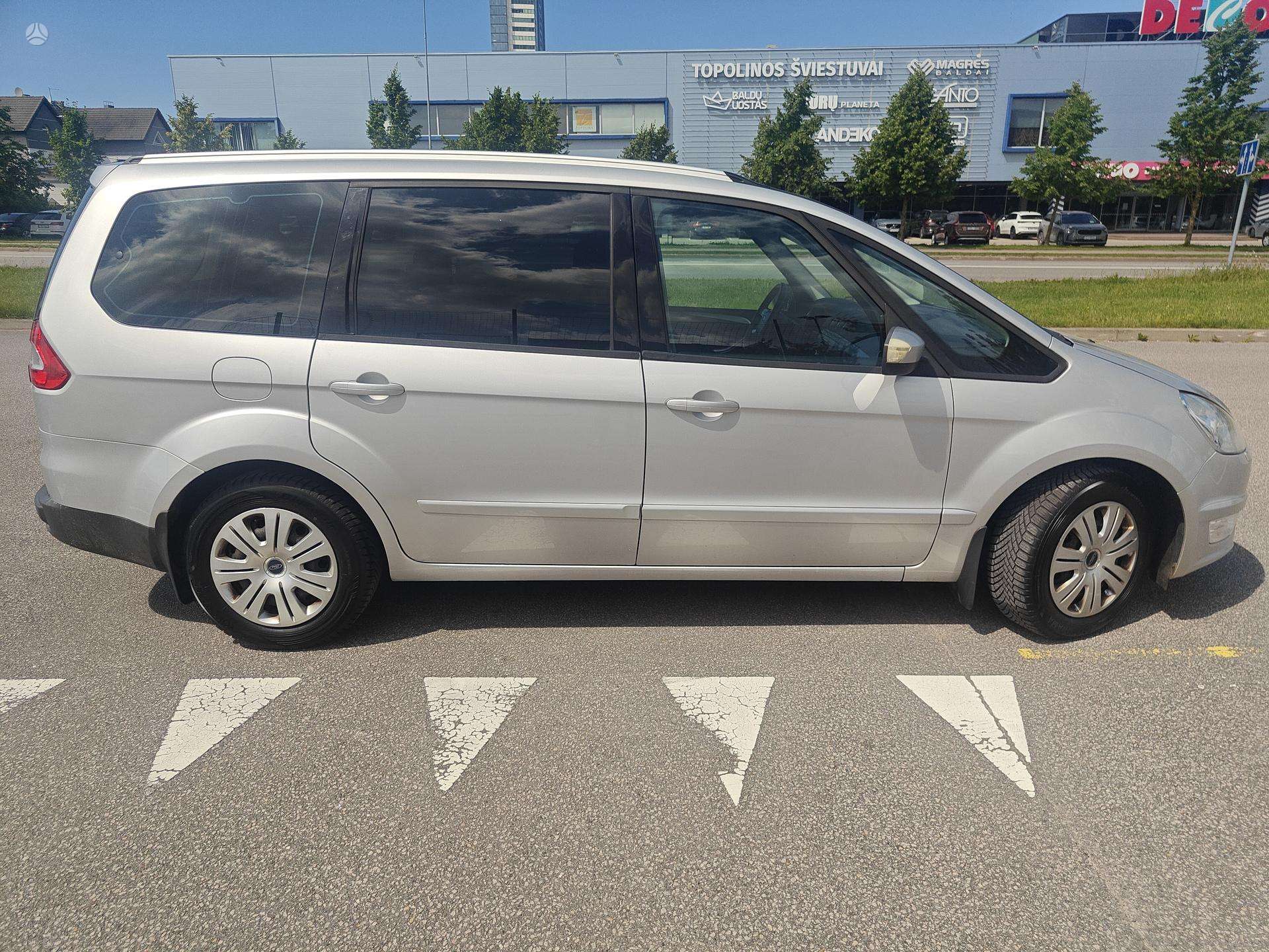 Ford Galaxy.