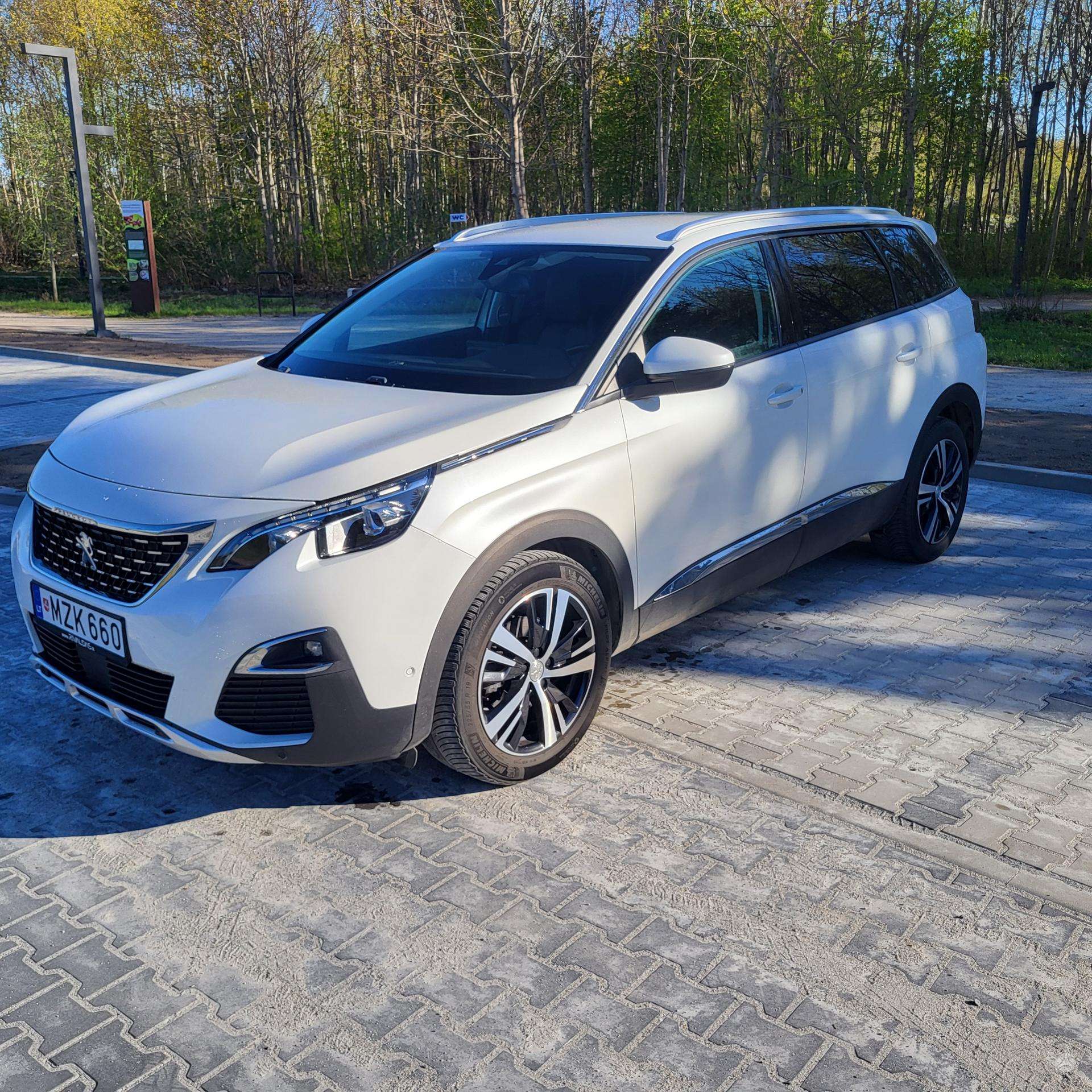 Peugeot 5008.