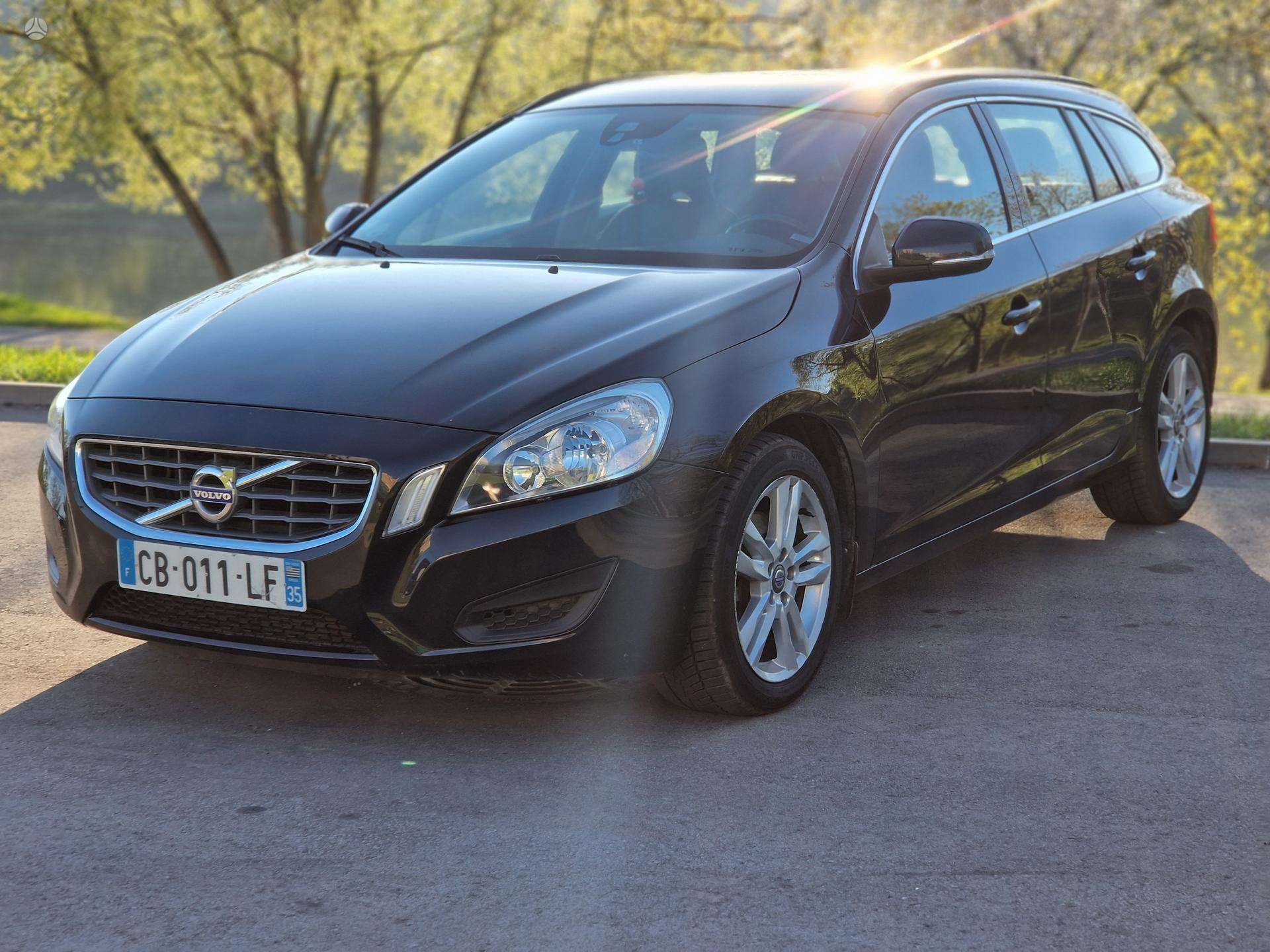 Volvo V60.