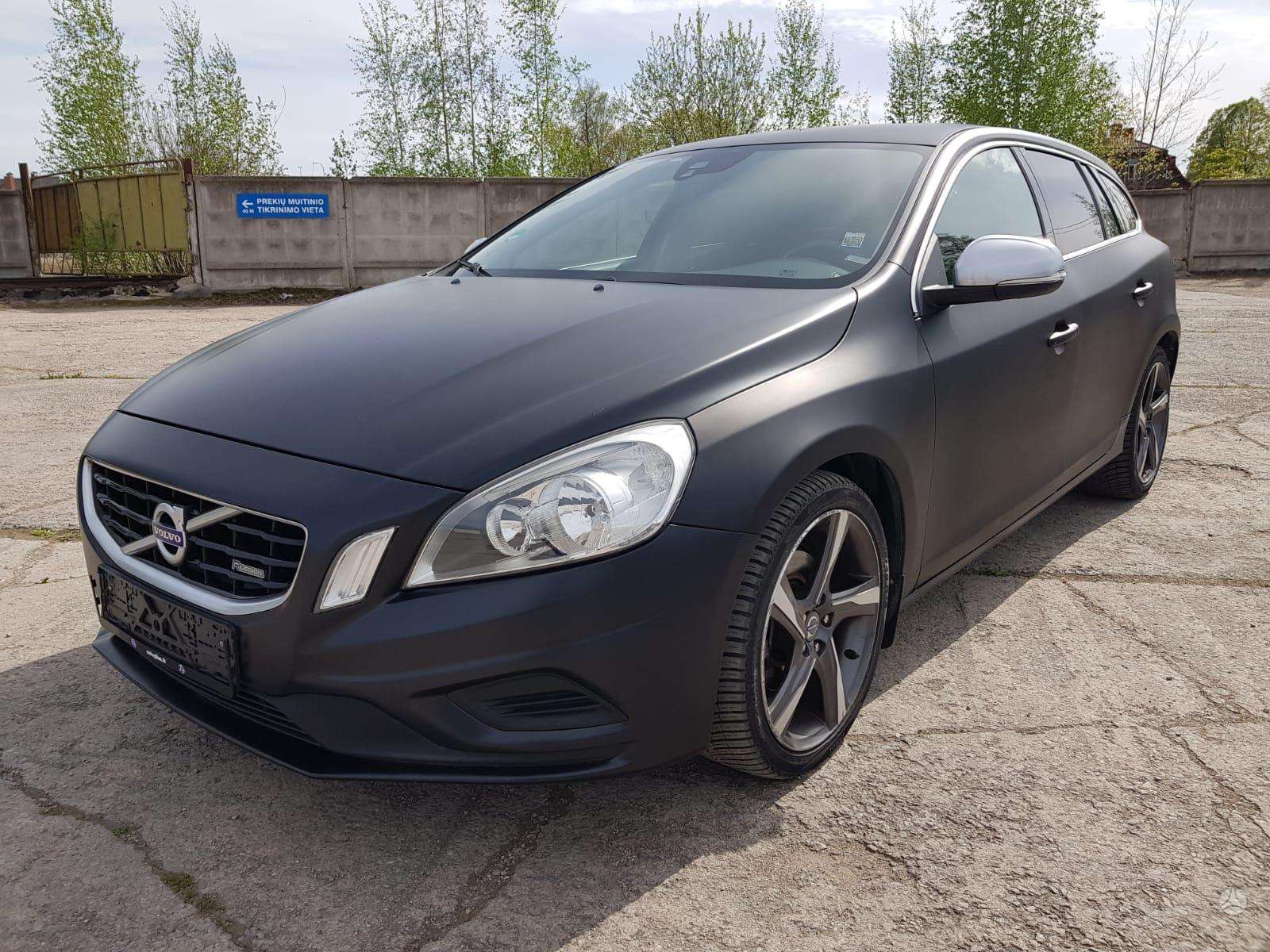 Volvo V60.