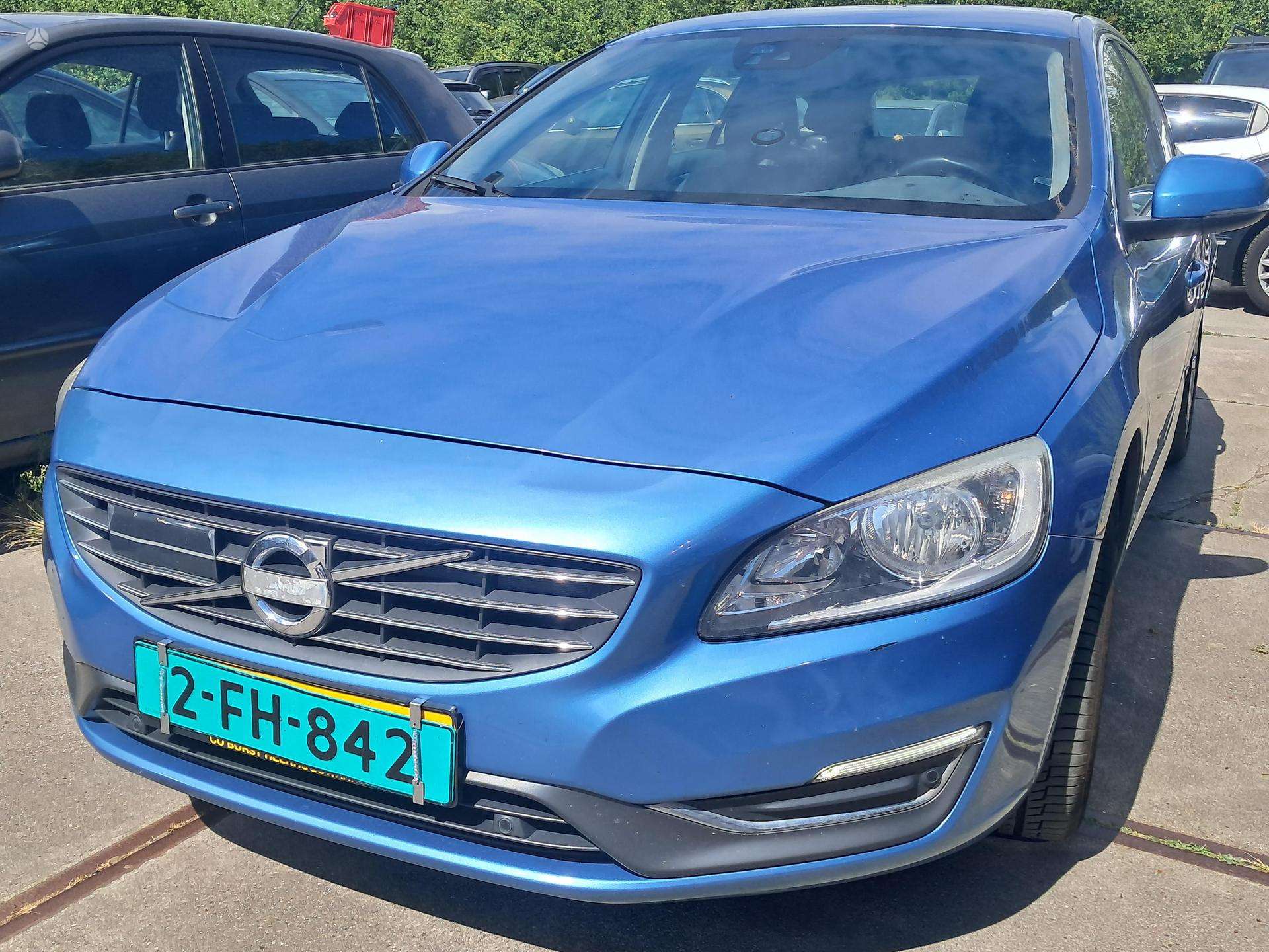 Volvo V70.