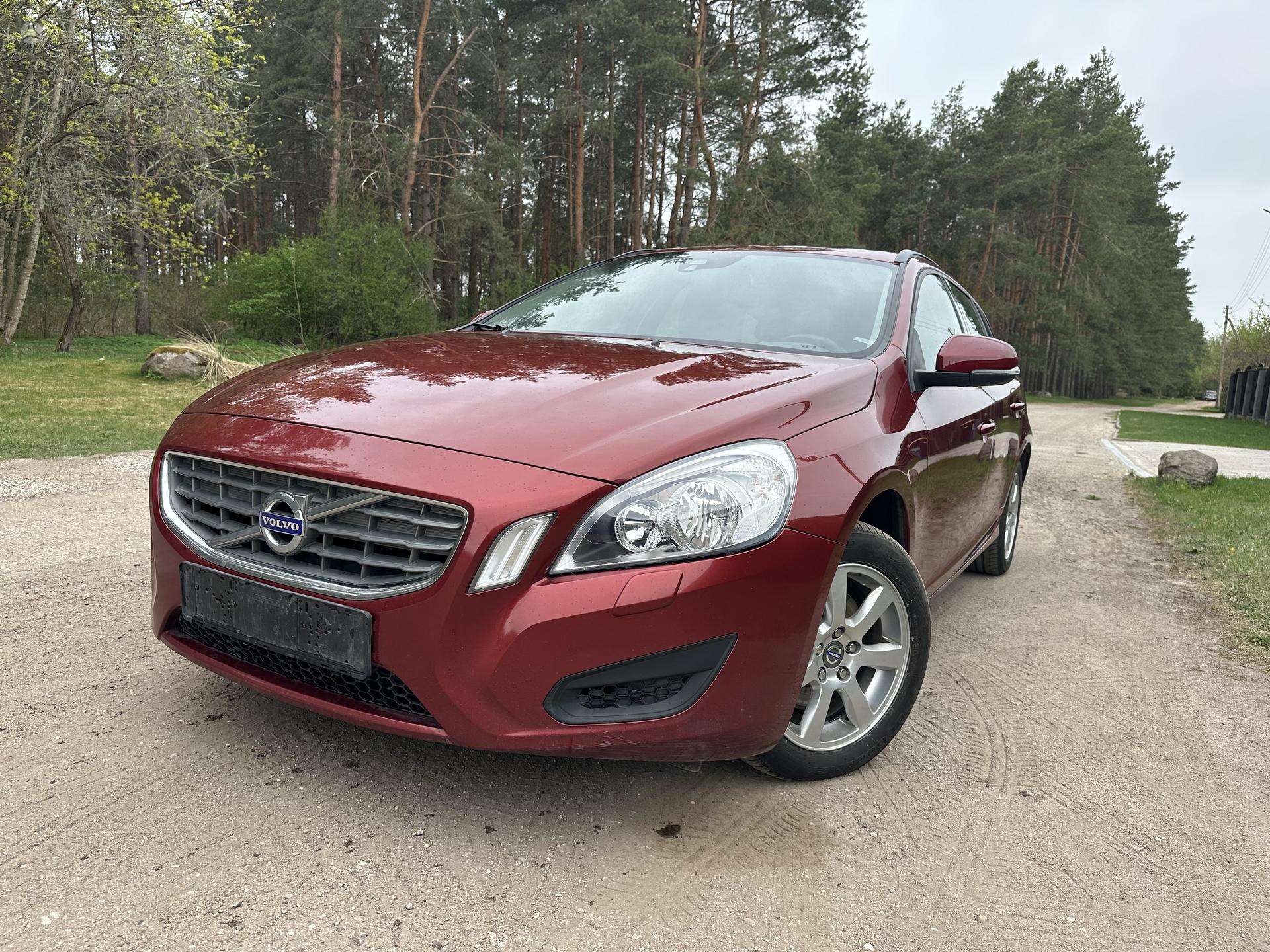 Volvo V60.