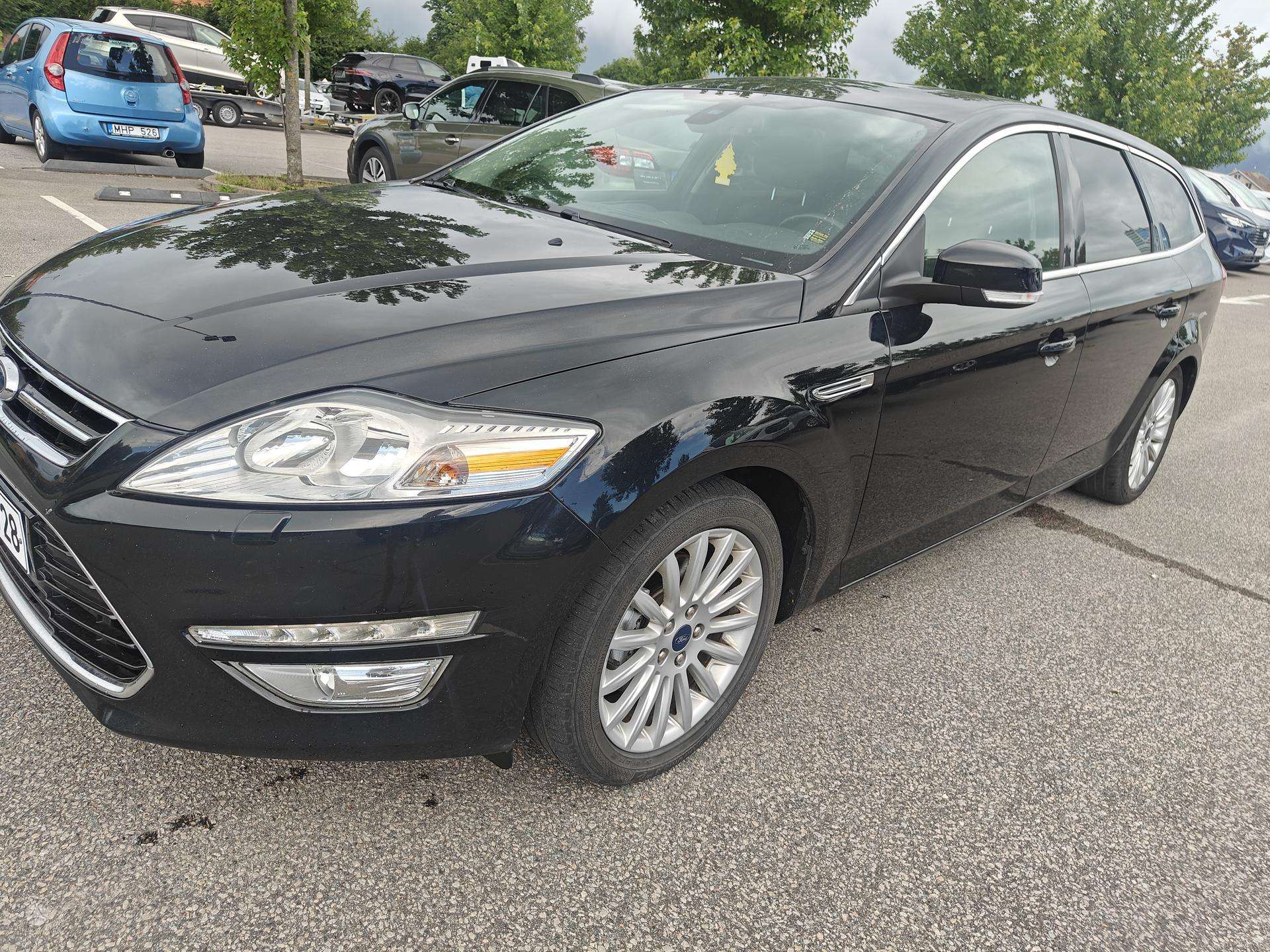Ford Mondeo.