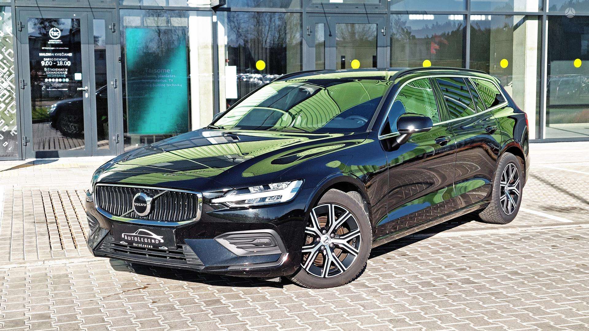 Volvo V60.