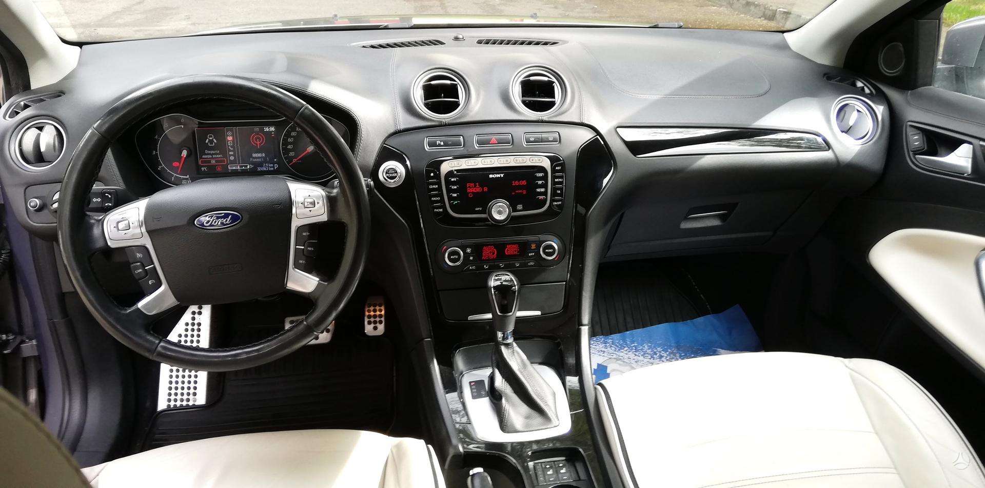 Ford Mondeo.