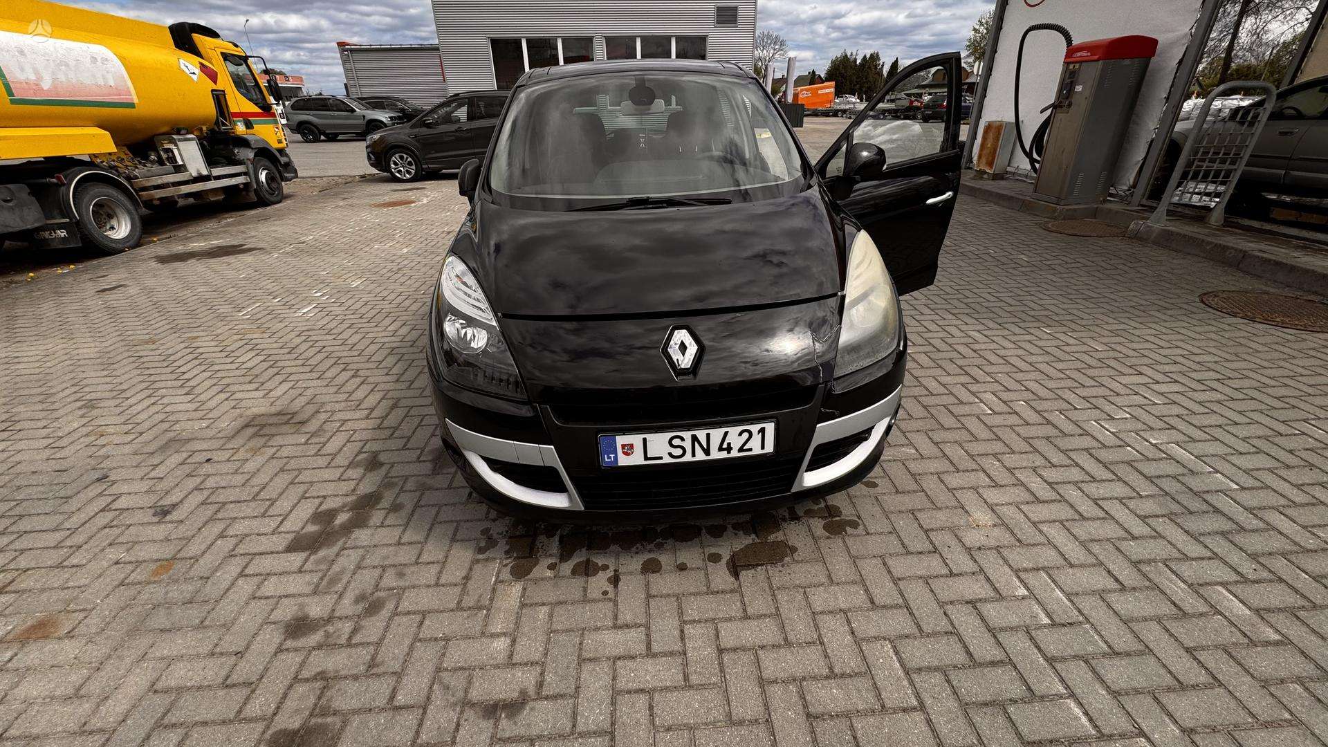 Renault Scenic.