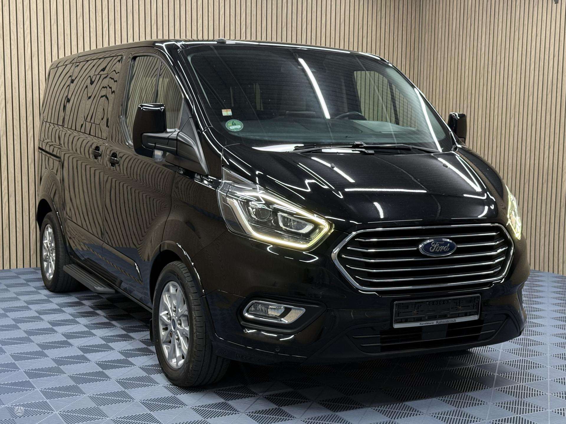Ford Tourneo Custom.