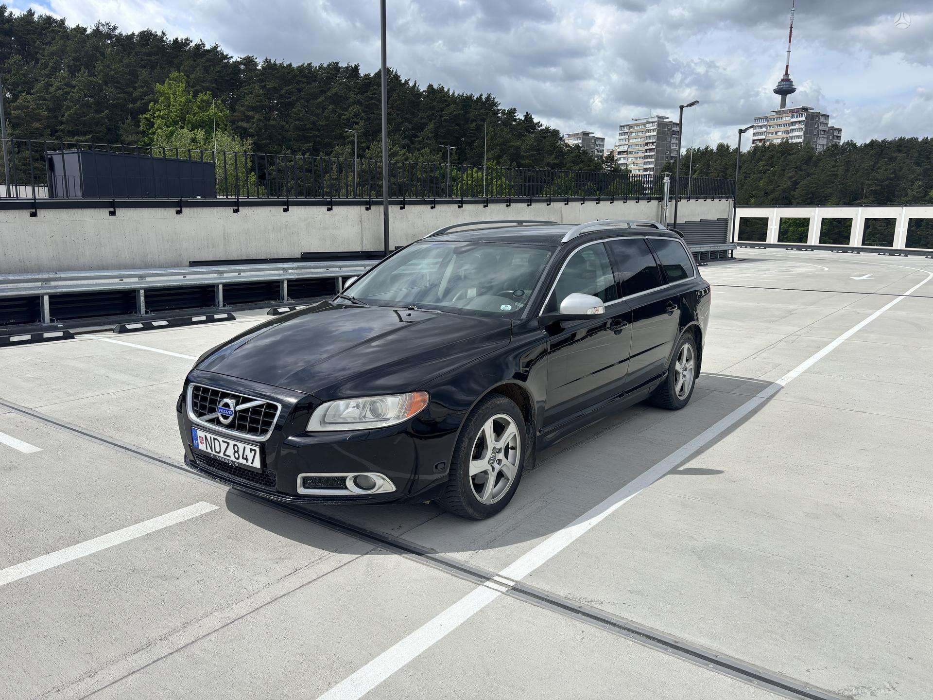 Volvo V70.