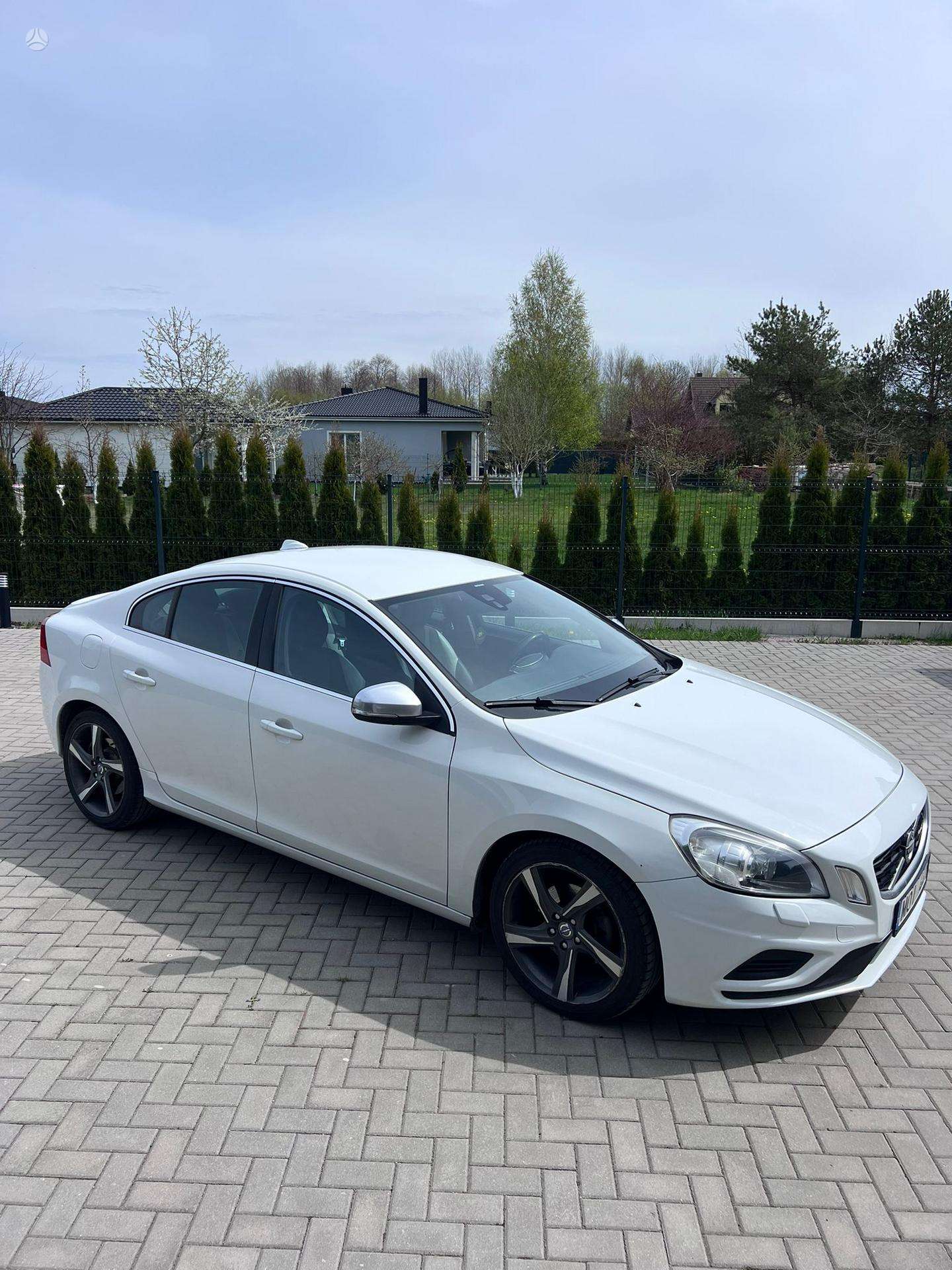Volvo S60.