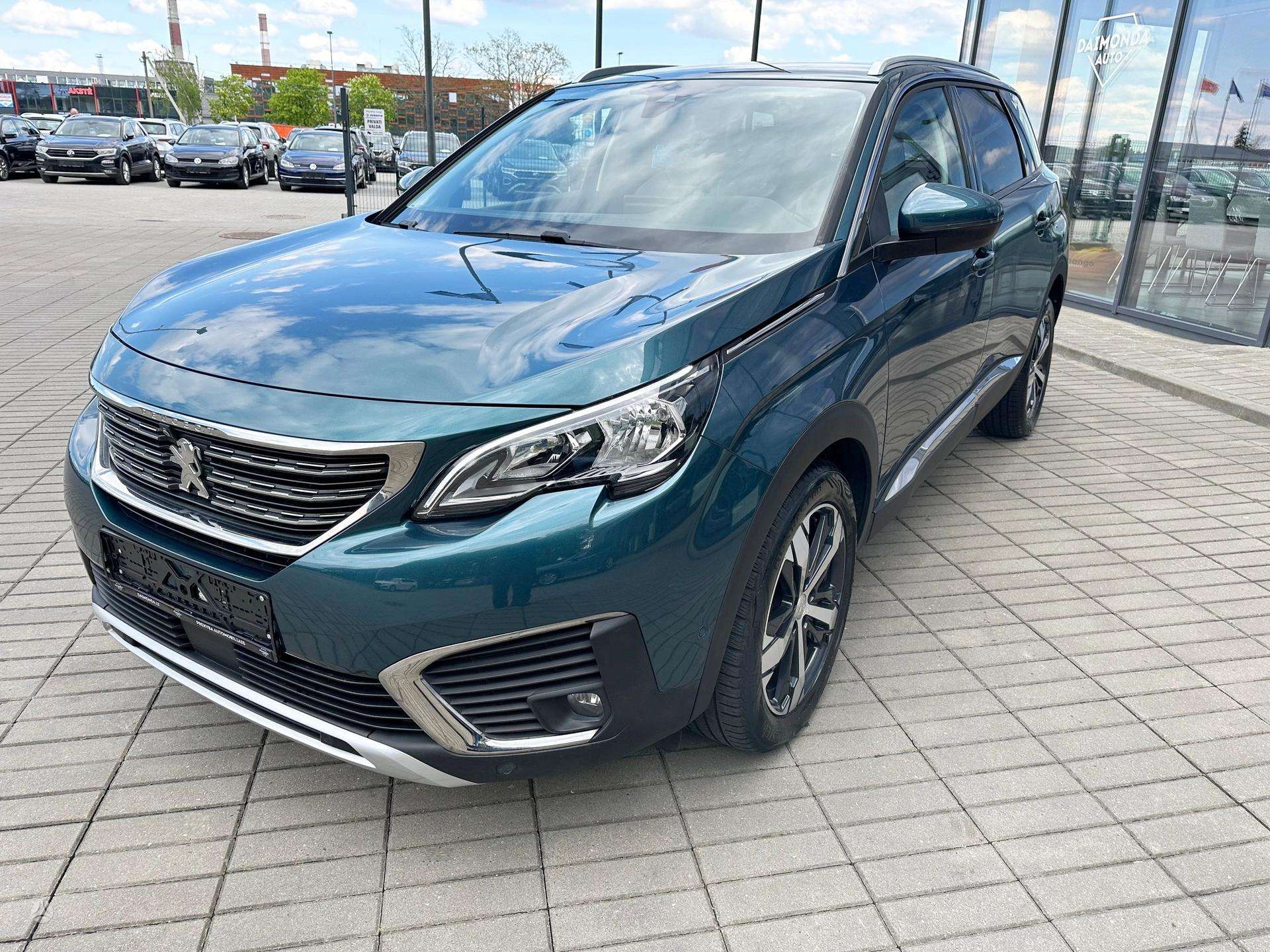 Peugeot 5008.