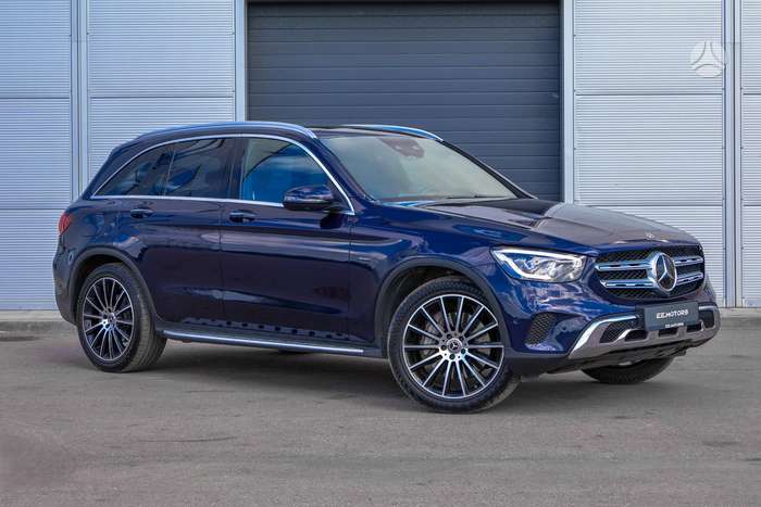 Mercedes-Benz GLC300.