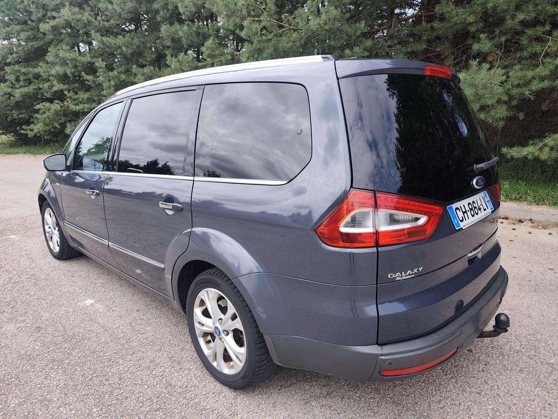 Ford Galaxy.