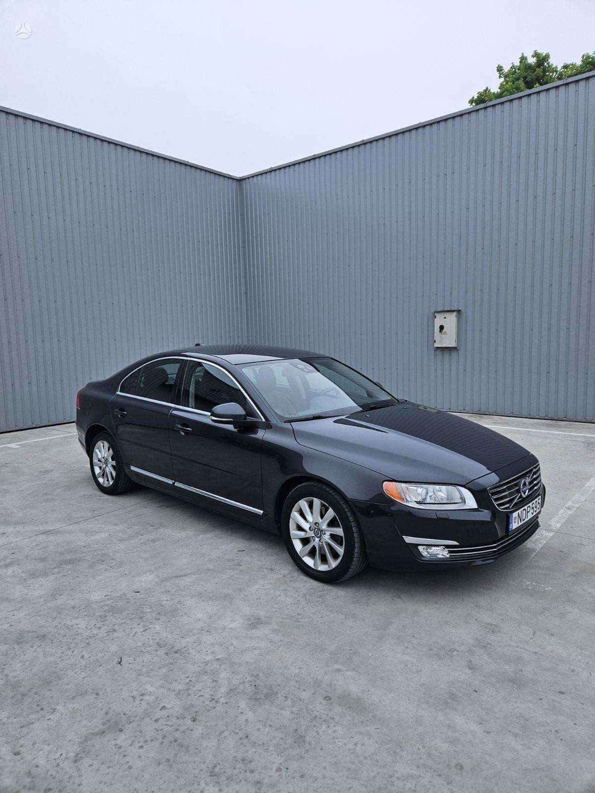 Volvo S80.