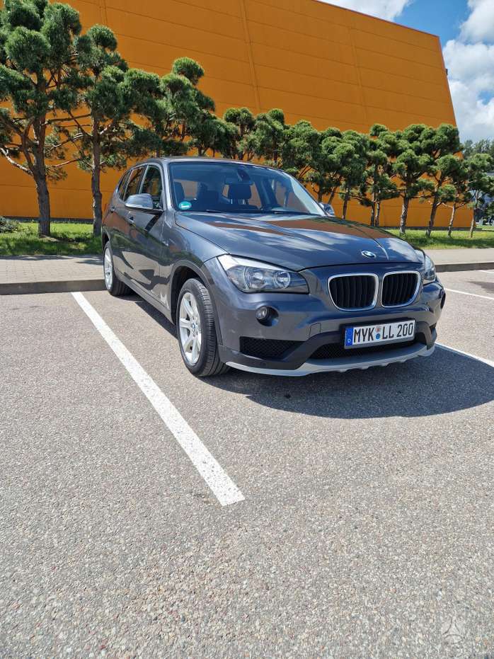 BMW X1.