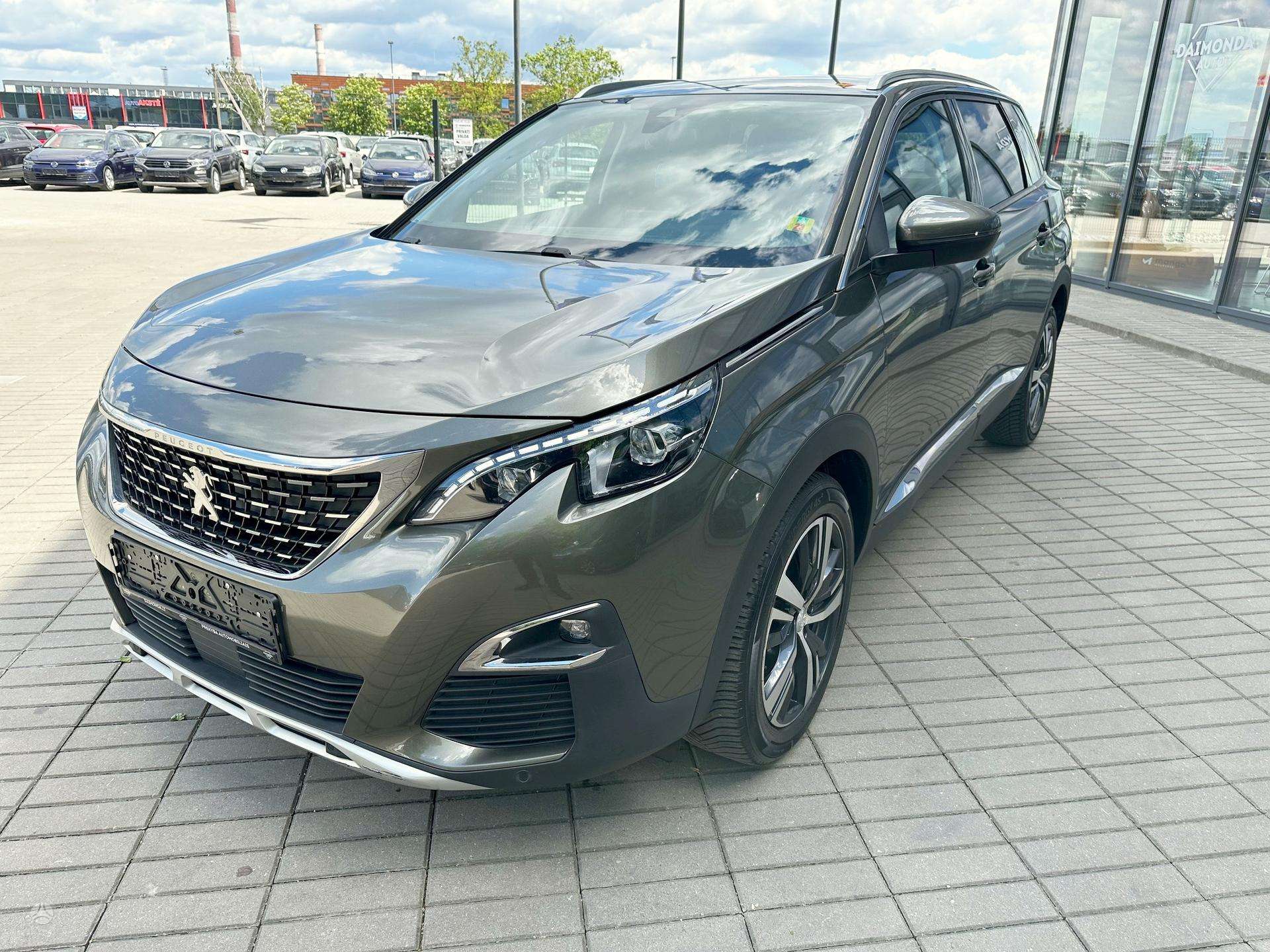 Peugeot 5008.