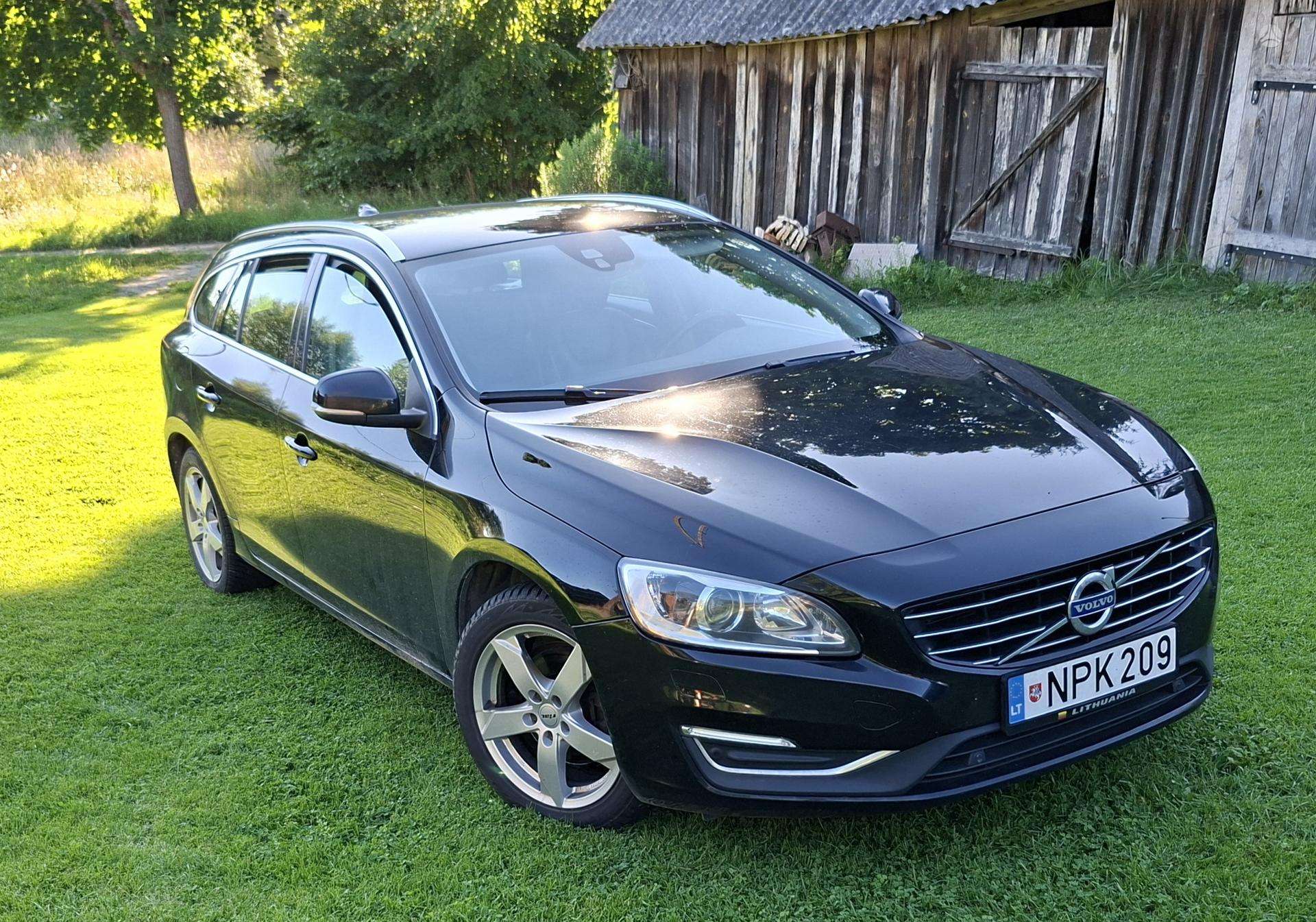 Volvo V60.