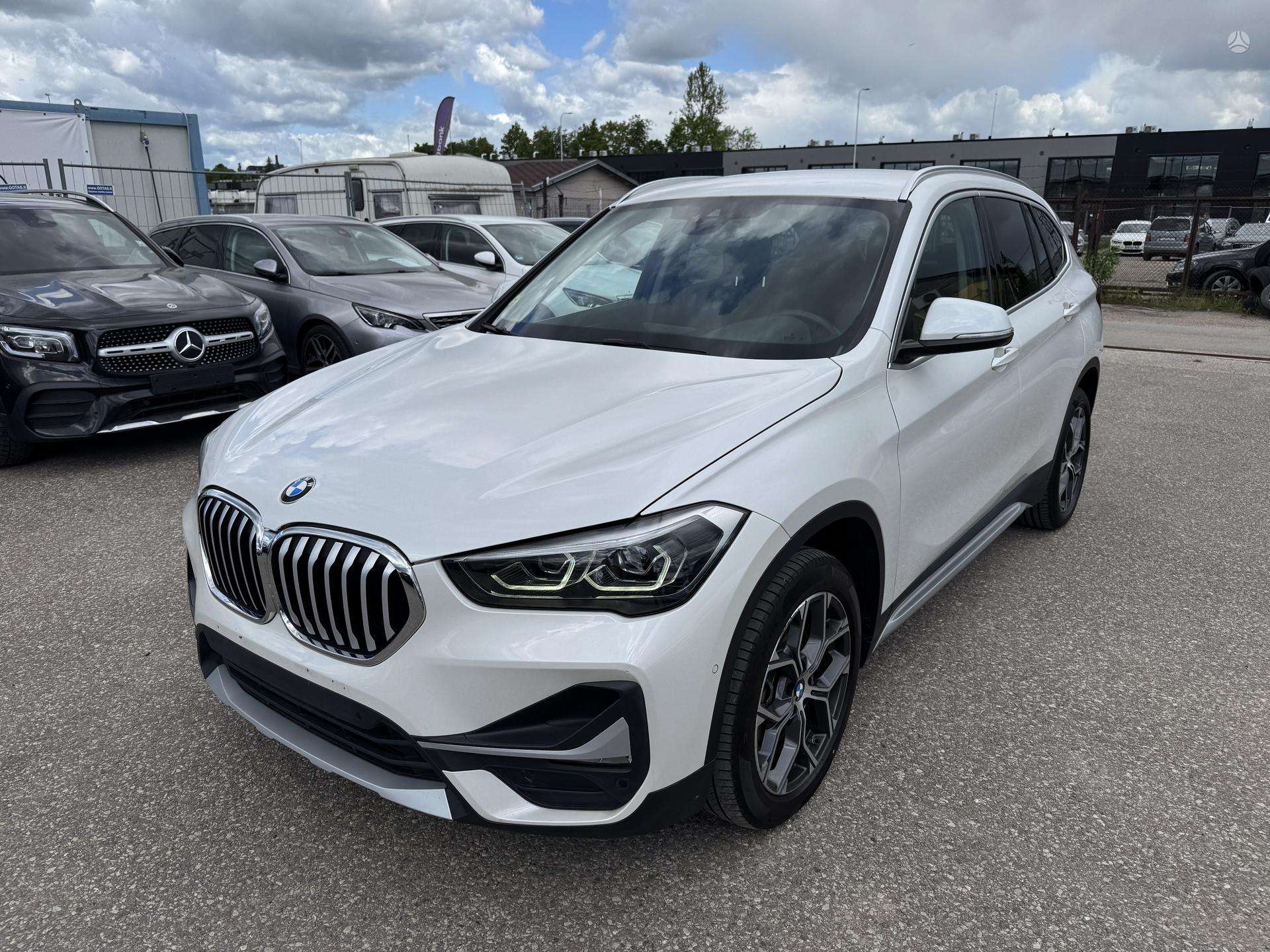 BMW X1.