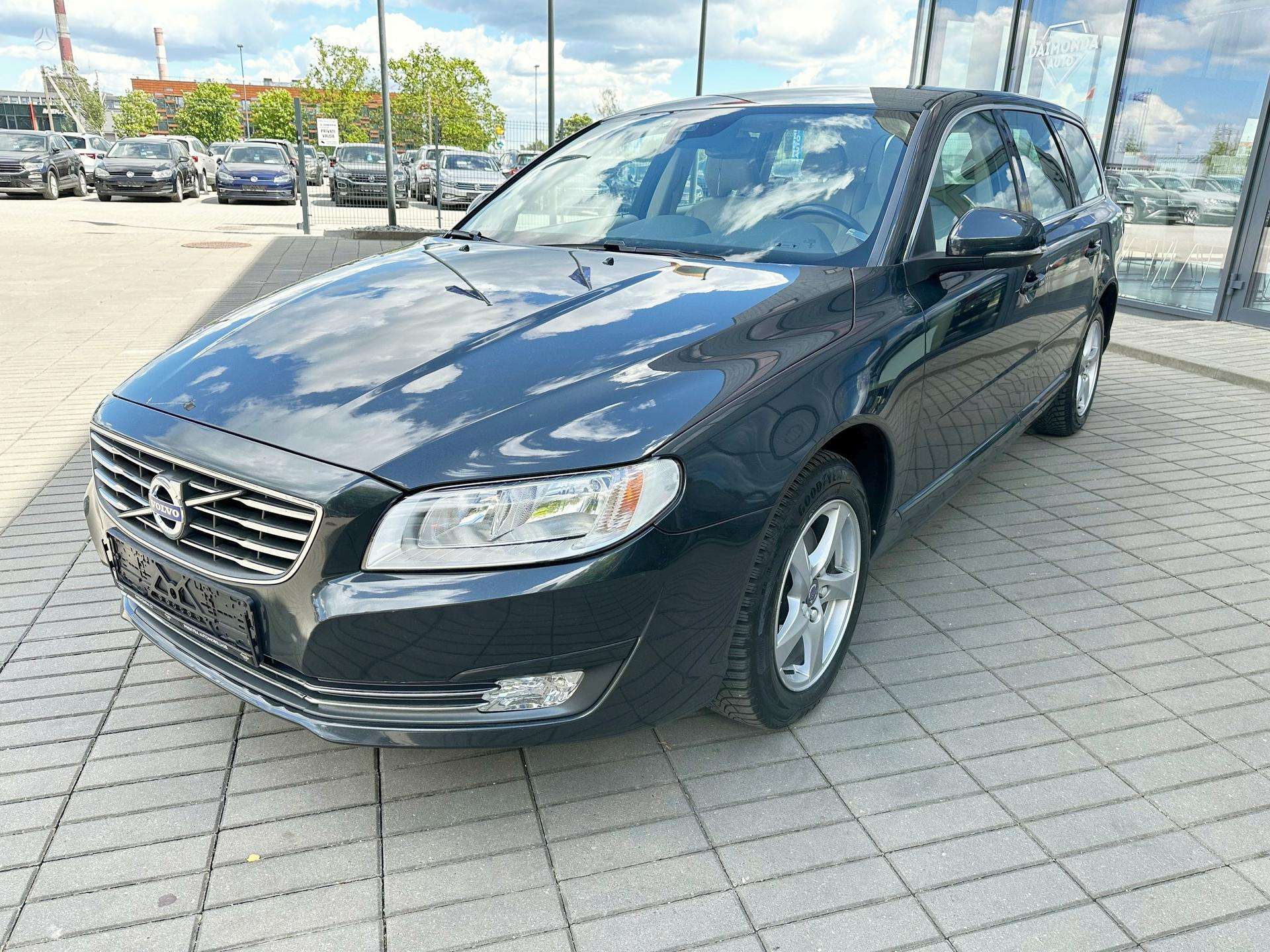 Volvo V70.