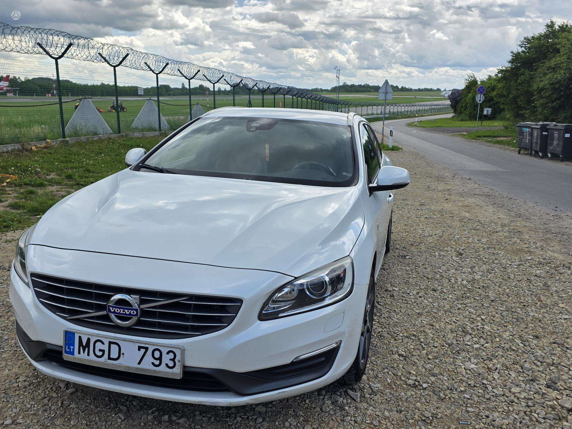Volvo V60.