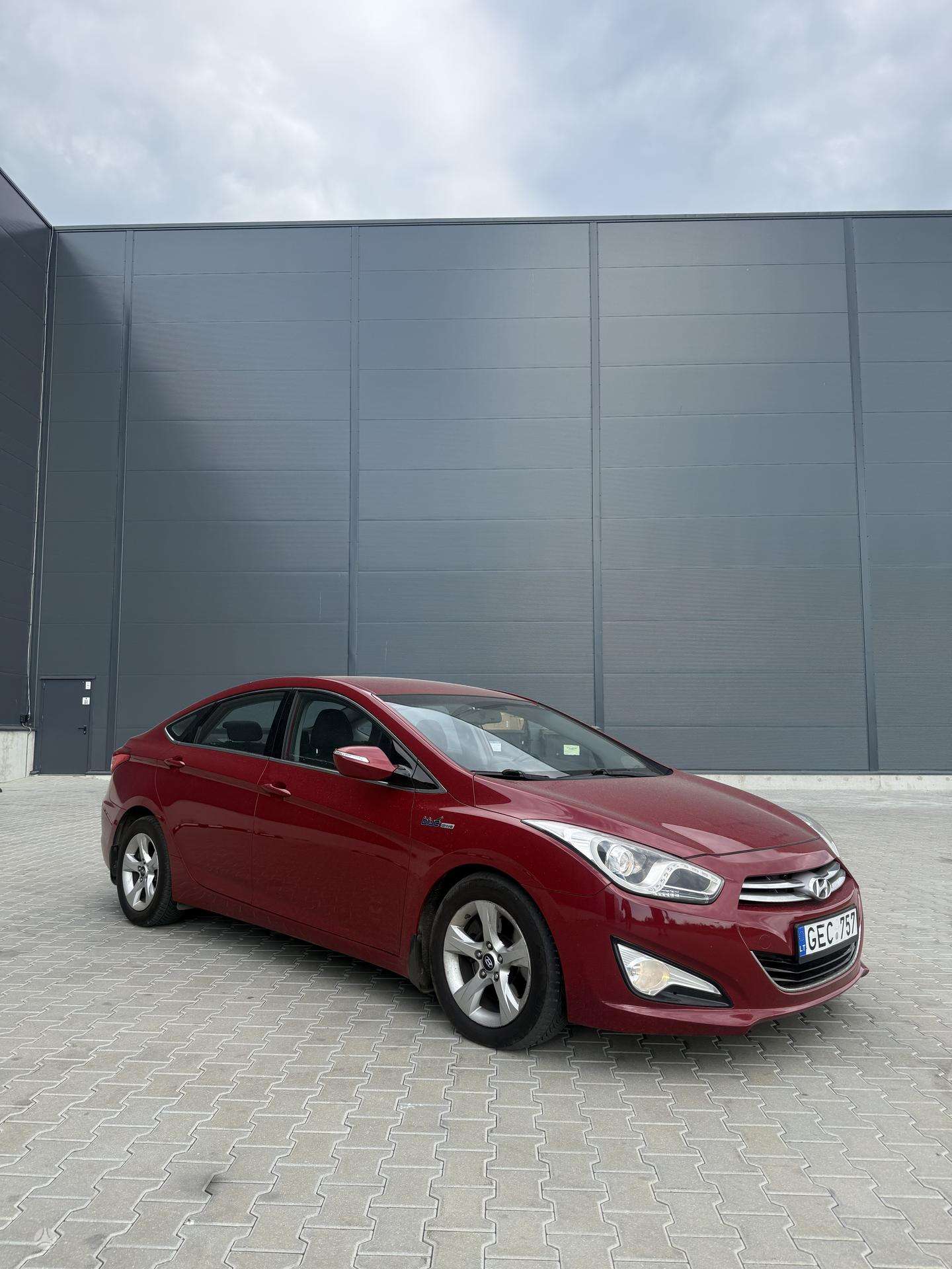 Hyundai i40.